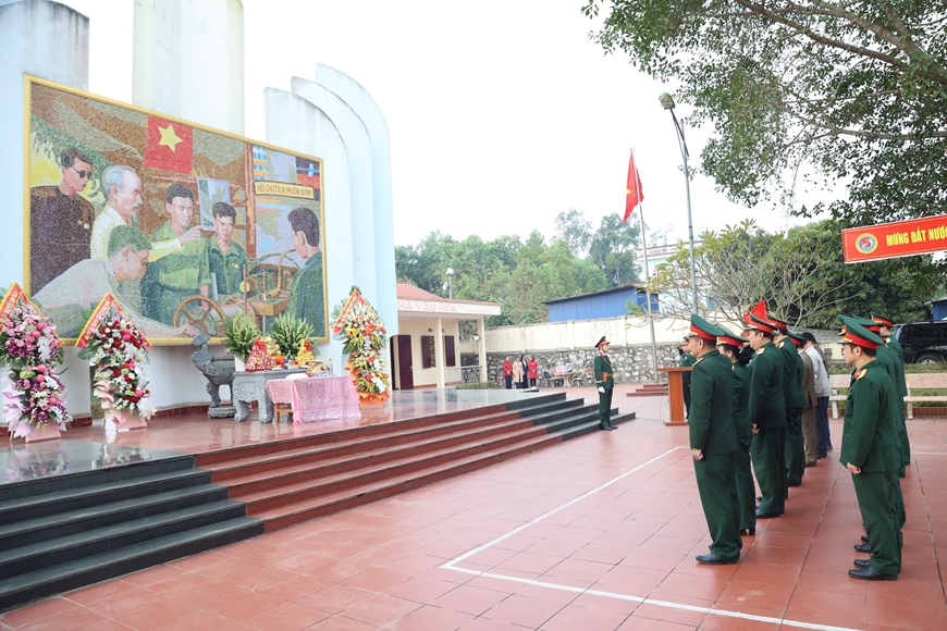 Anh-tin-bai