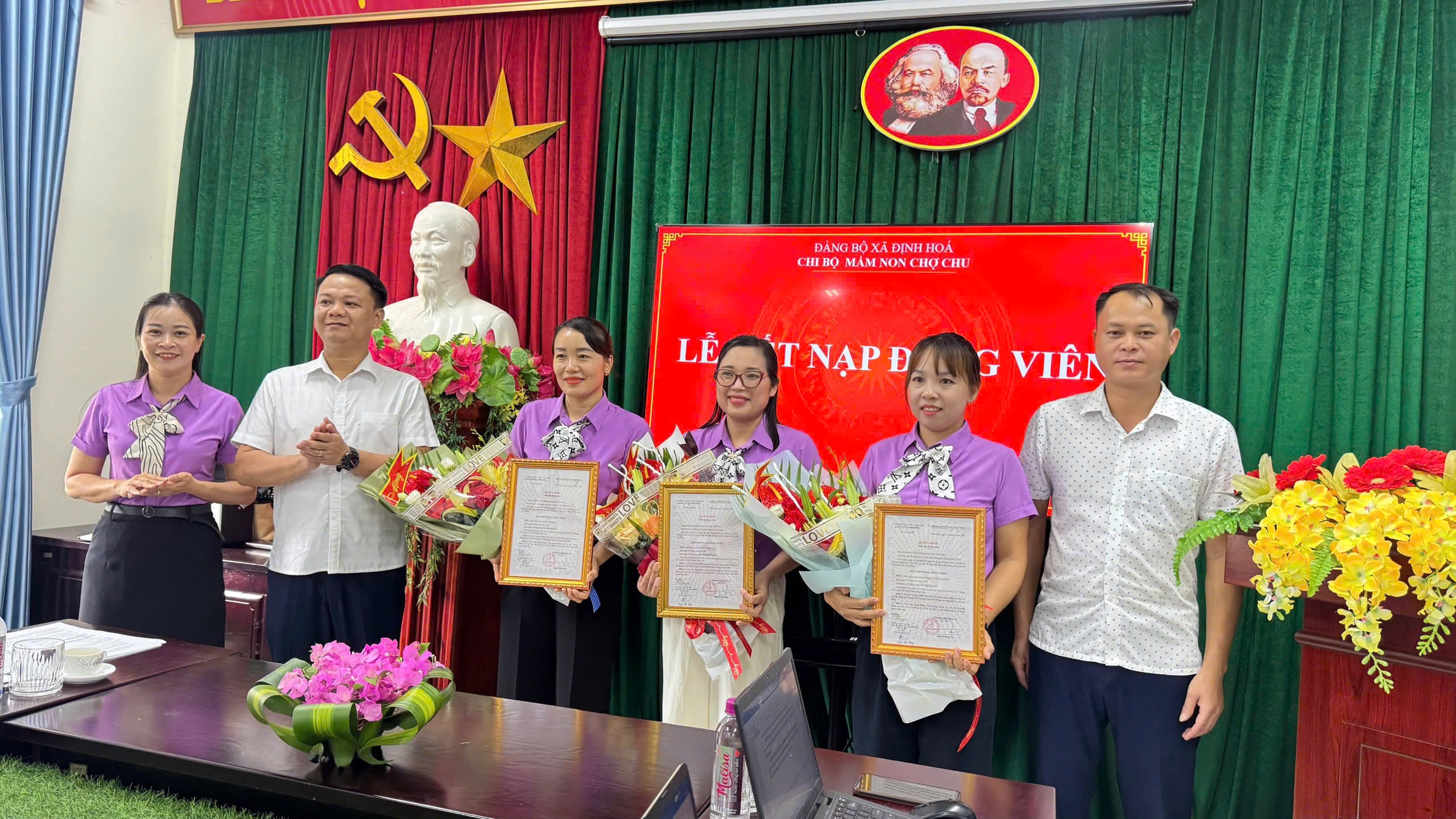 Anh-tin-bai