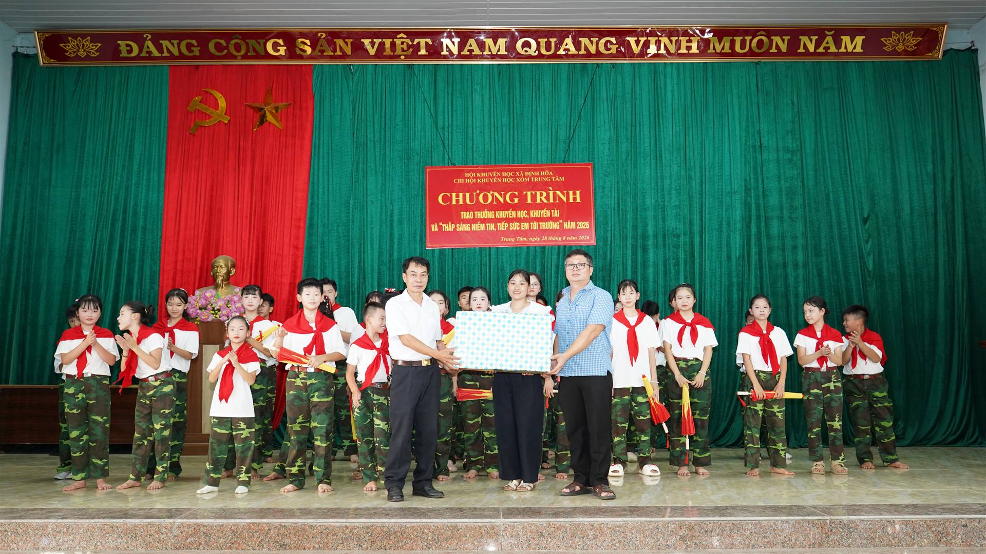 Anh-tin-bai
