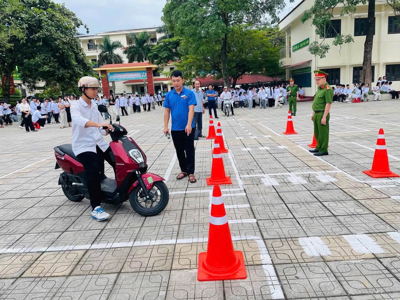 Anh-tin-bai