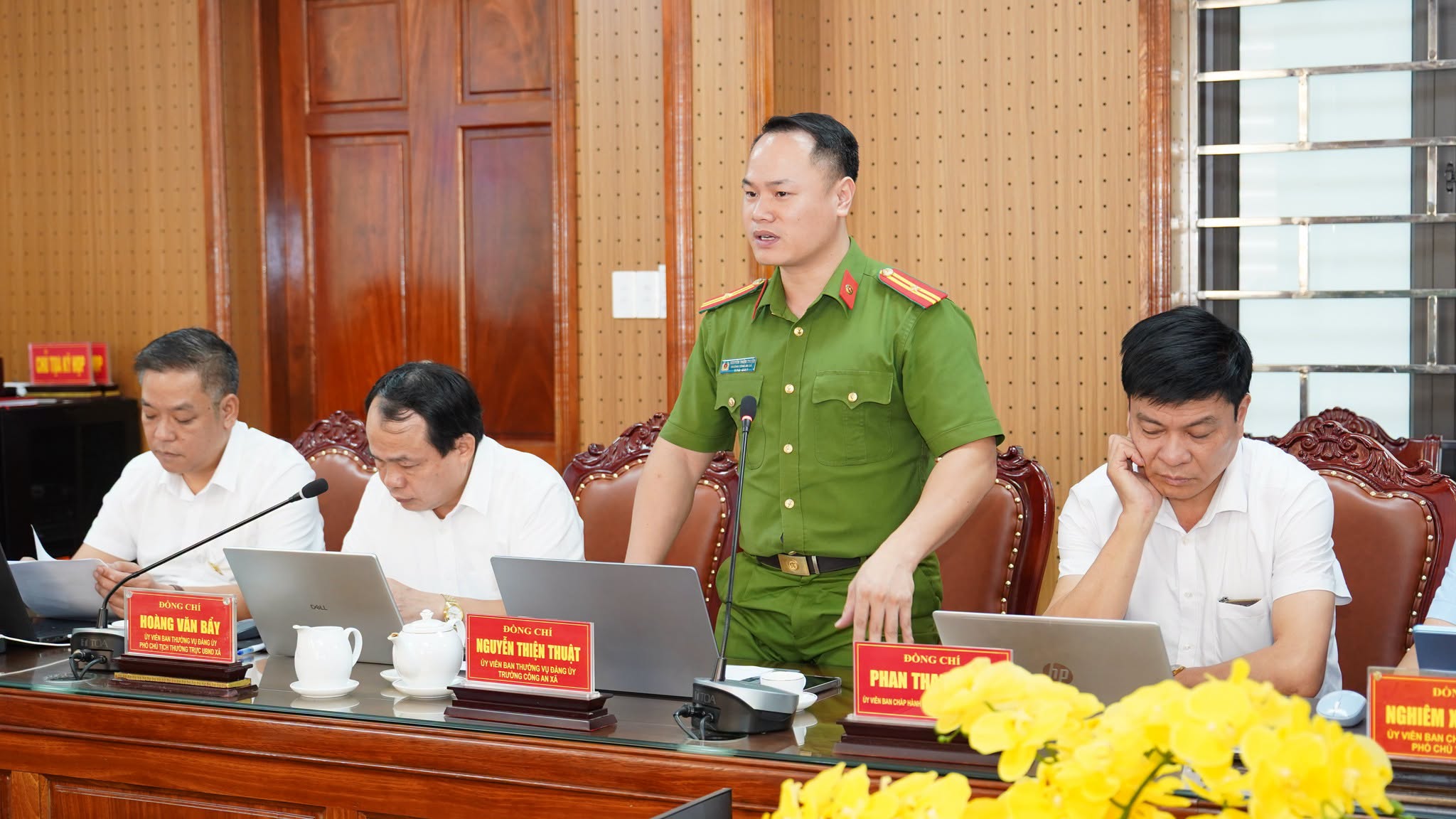 Anh-tin-bai