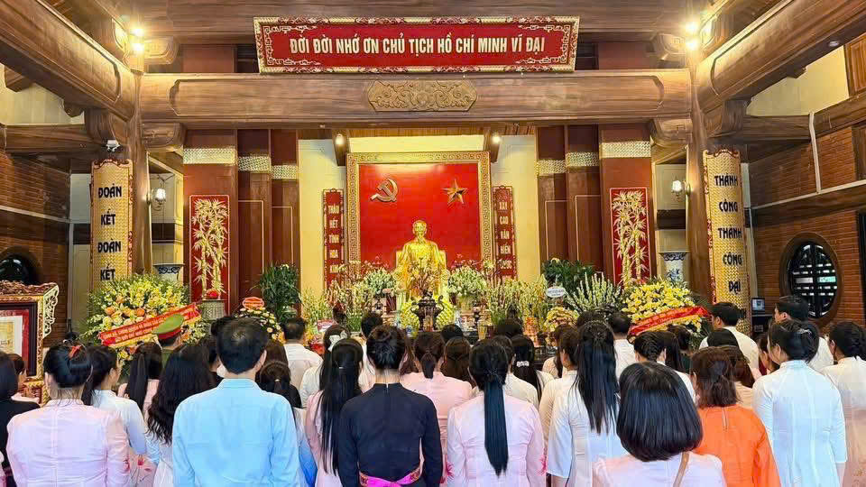 Anh-tin-bai