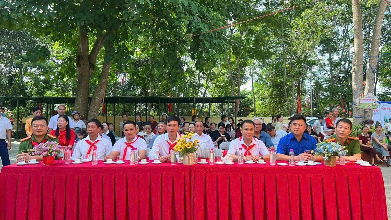 Anh-tin-bai