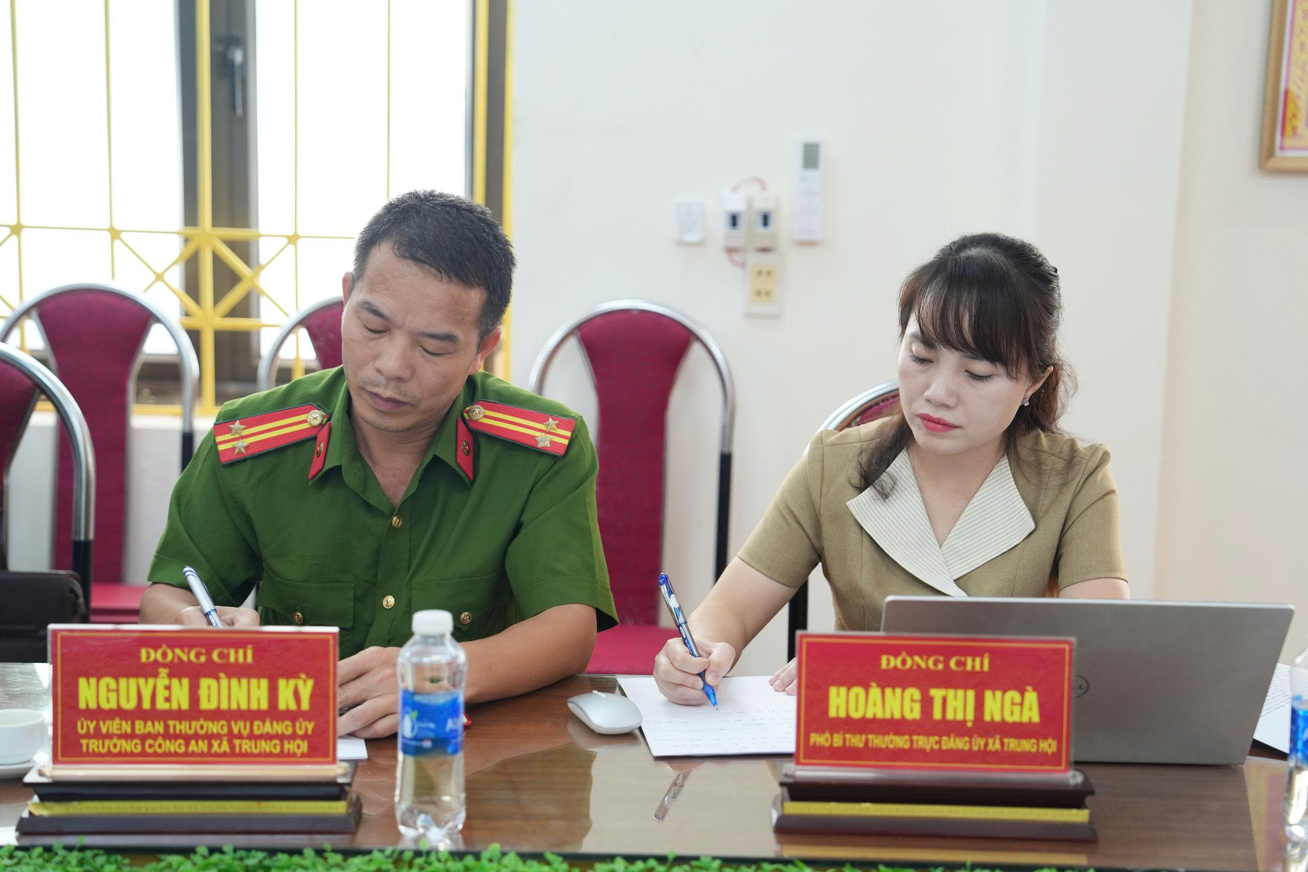 Anh-tin-bai