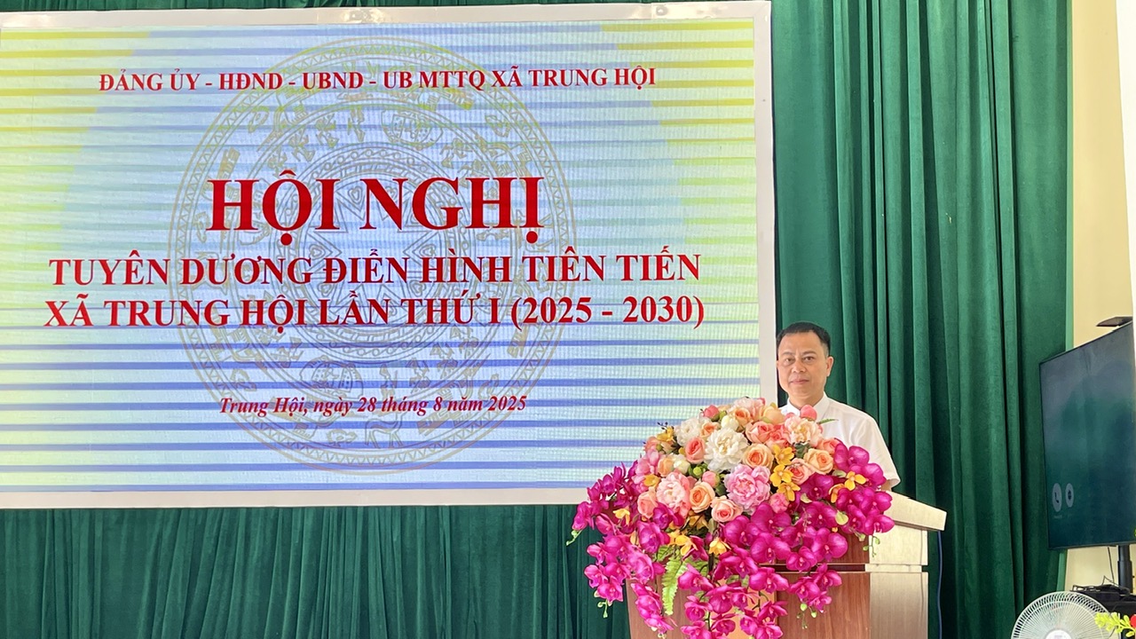 Xã Trung Hội tổ chức Hội nghị tuyên dương điển hình tiên tiến lần thứ I
