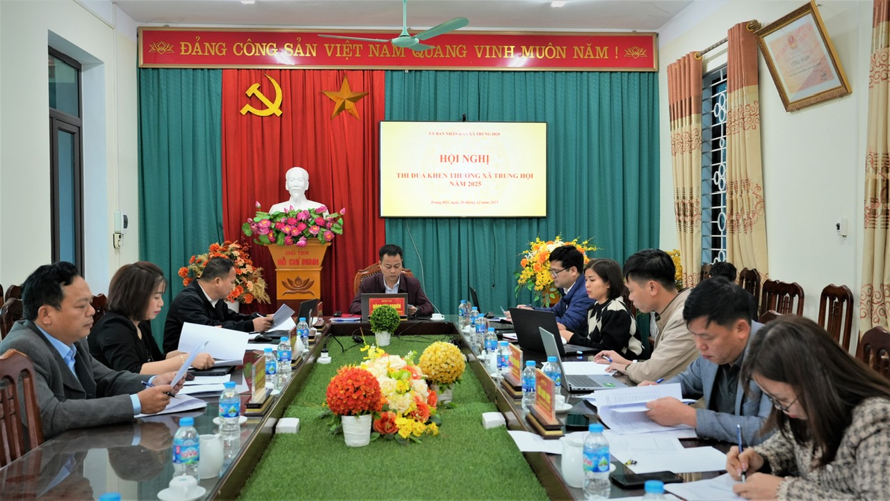 Hội đồng Thi đua- Khen thưởng xã tổ chức hội nghị thi đua khen thưởng xã Trung Hội năm 2025