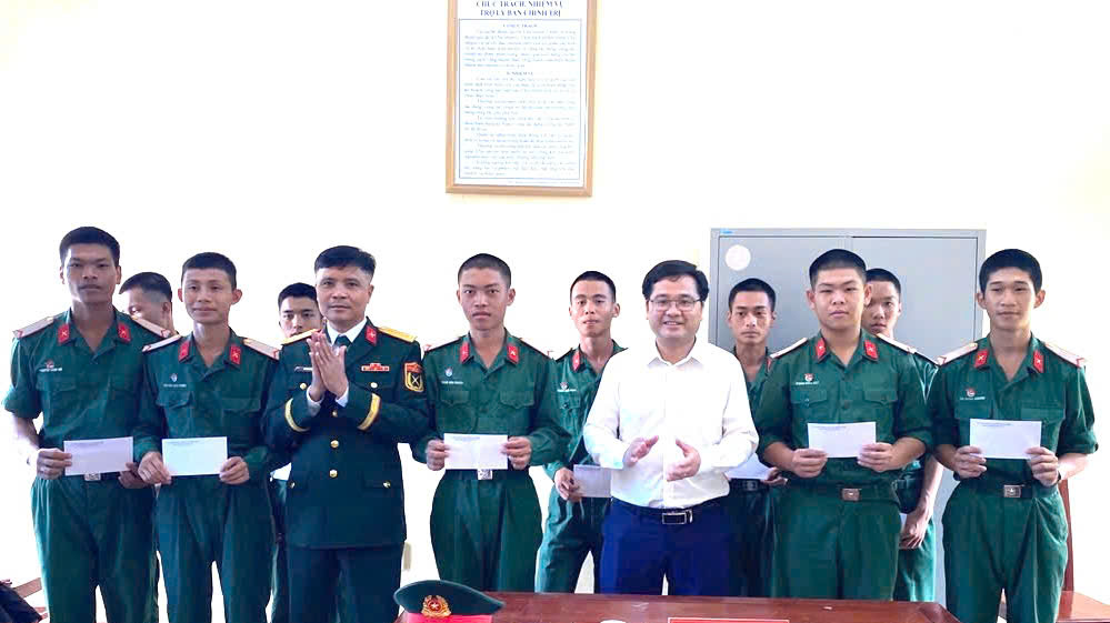 Lãnh đạo xã Trung Hội dự Lễ tuyên thệ Chiến sĩ mới tại Sư đoàn 346