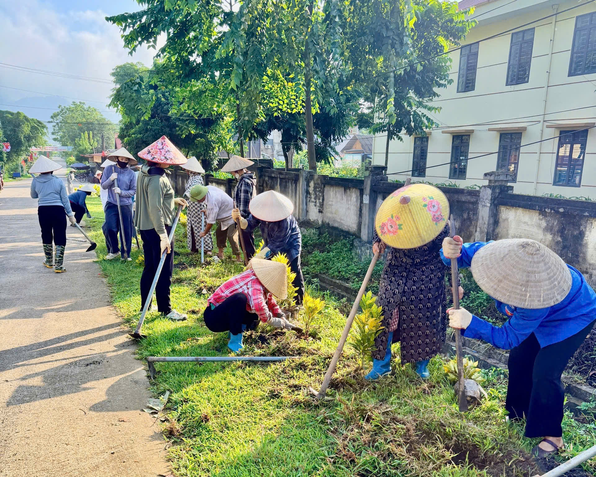 CÁC TRƯỜNG THCS, TIỂU HỌC, MẦM NON PHƯỢNG TIẾN HƯỞNG ỨNG PHONG TRÀO “NGÀY THỨ BẢY XANH”