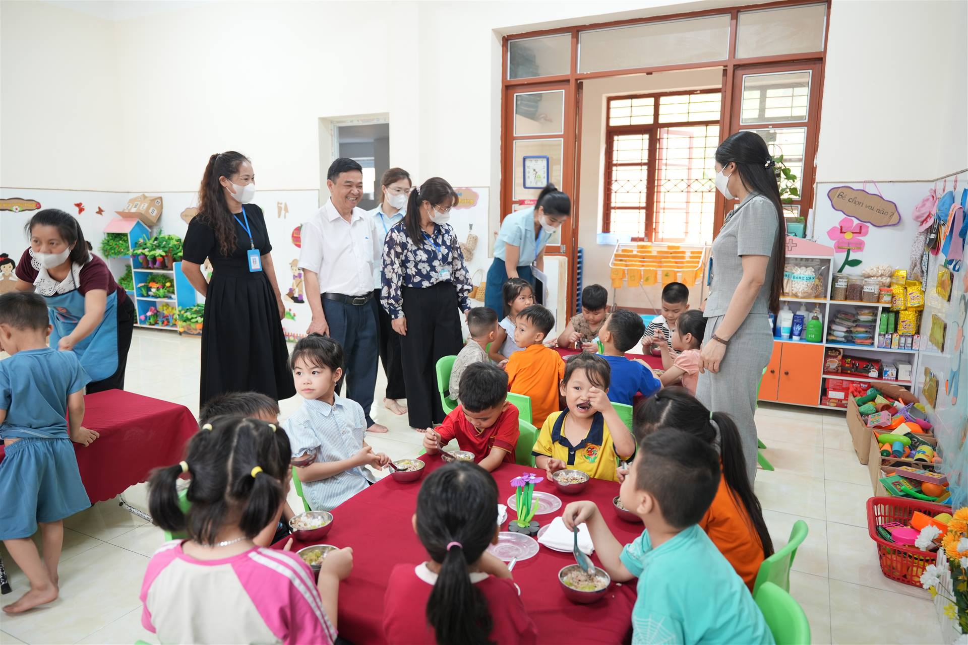 ĐOÀN KIỂM TRA, GIÁM SÁT AN TOÀN THỰC PHẨM TẠI BẾP ĂN TẬP THỂ CÁC TRƯỜNG MẦM NON