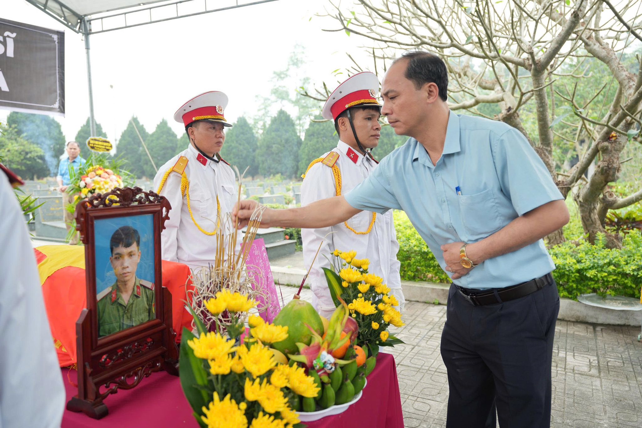 Anh-tin-bai