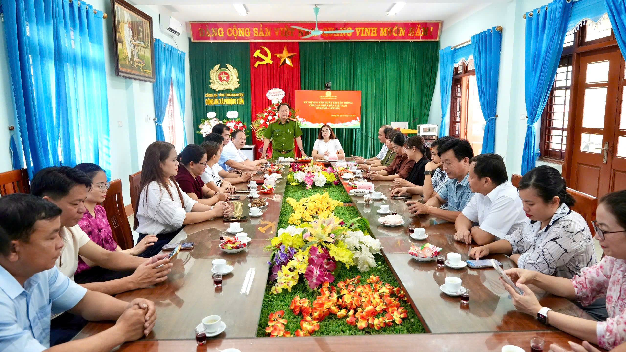 Anh-tin-bai