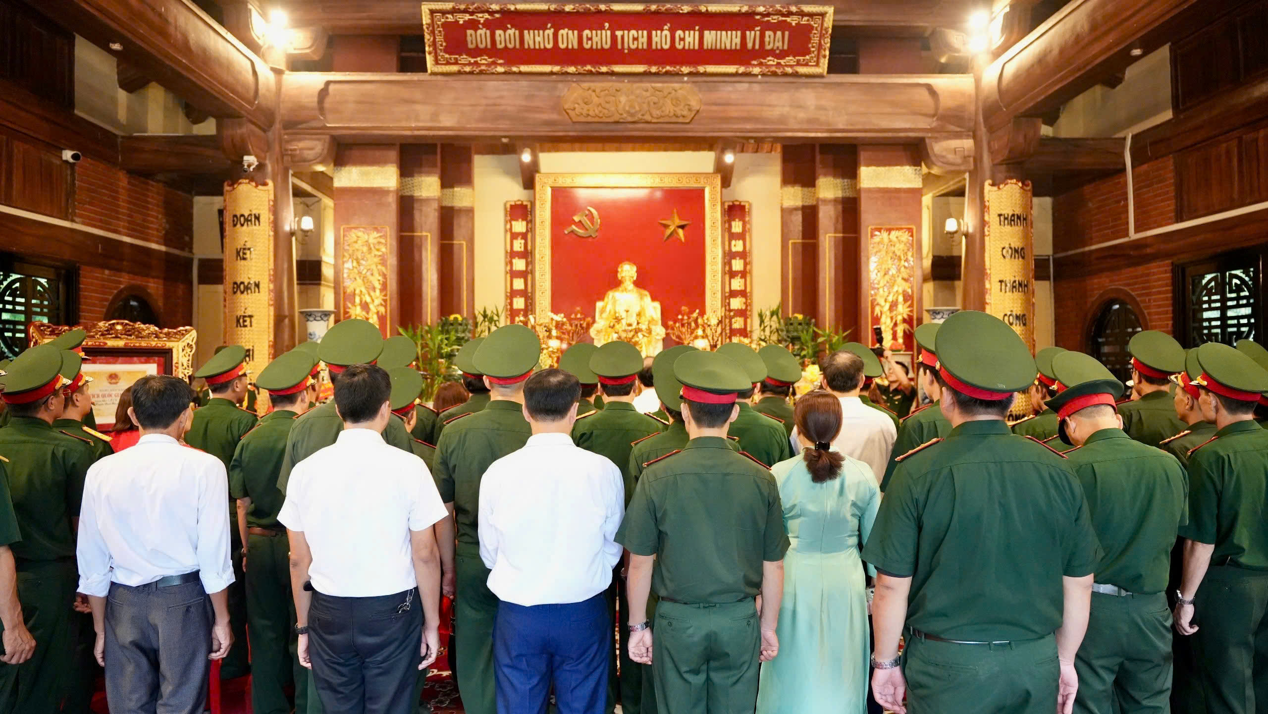 Anh-tin-bai