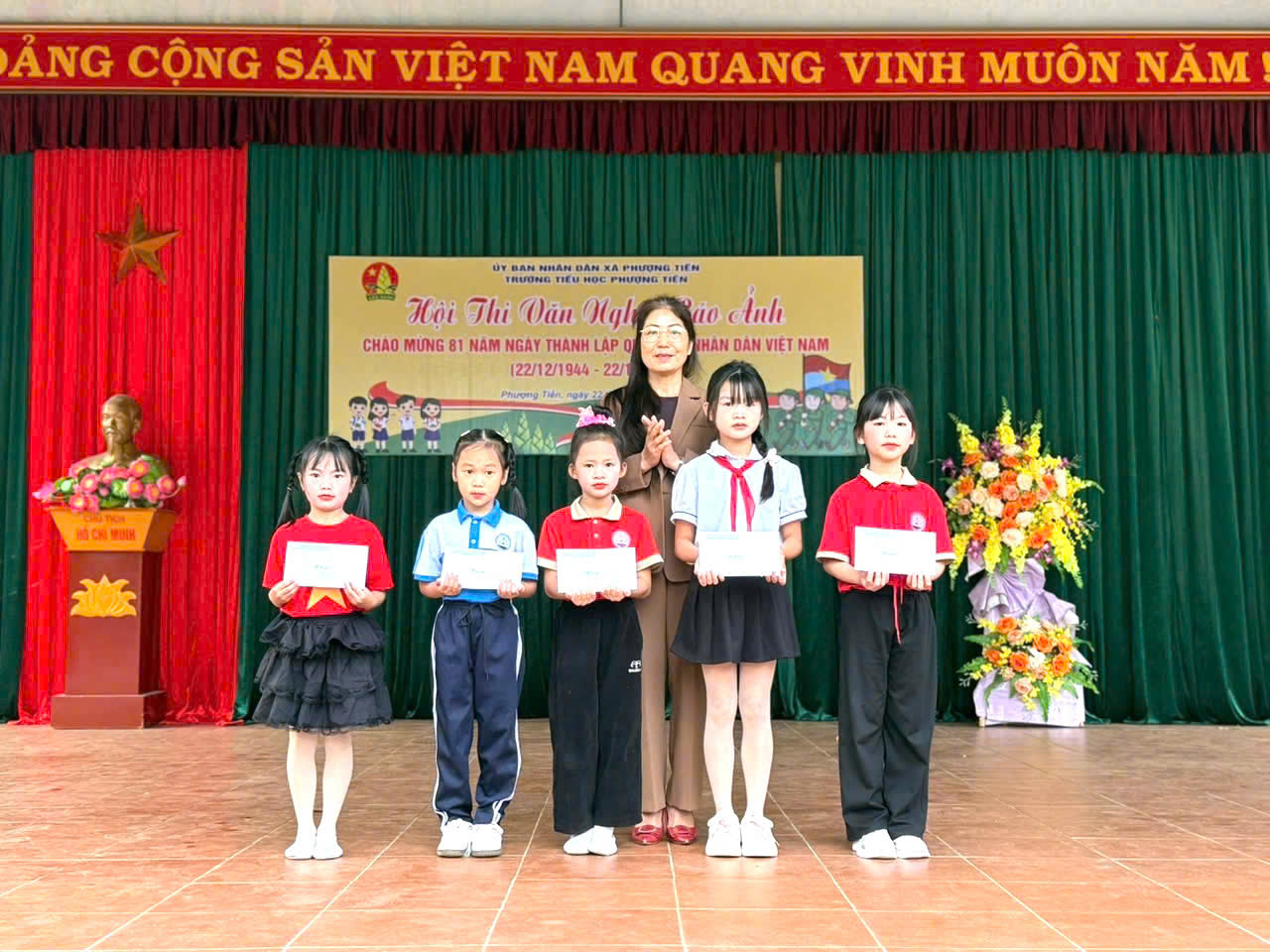 Anh-tin-bai