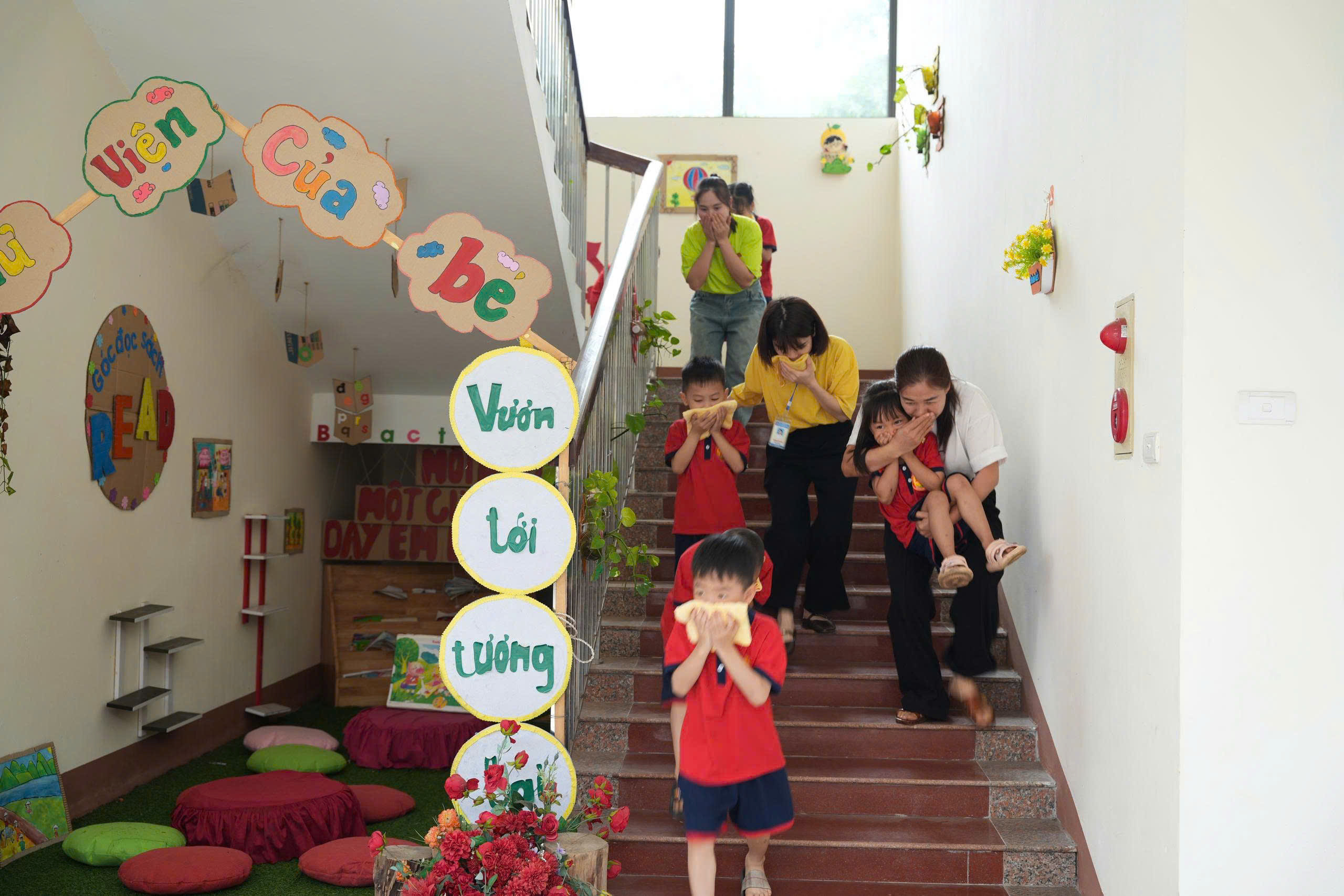 TUYÊN TRUYỀN, TRẢI NGHIỆM THỰC HÀNH KIẾN THỨC, KỸ NĂNG PCCC VÀ CNCH TẠI TRƯỜNG MẦM NON TÂN THỊNH