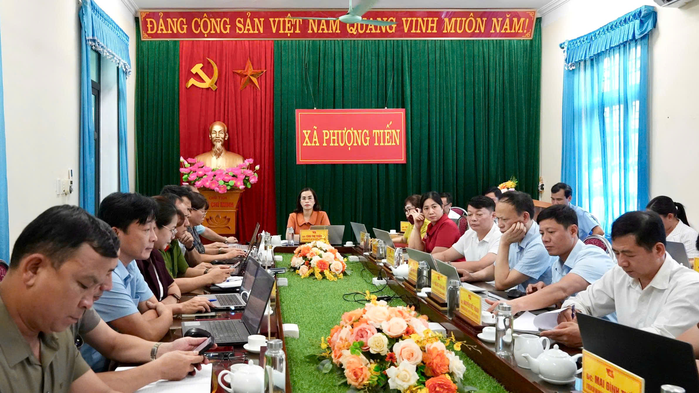 HỘI NGHỊ TRỰC TUYẾN SƠ KẾT 1 NĂM VẬN HÀNH MÔ HÌNH TỔ CHỨC TỔNG THỂ CỦA HỆ THỐNG CHÍNH TRỊ, MÔ HÌNH CHÍNH QUYỀN ĐỊA PHƯƠNG 2 CẤP; GIAO BAN VỚI ĐẢNG BỘ CÁC XÃ, PHƯỜNG; QUÁN TRIỆT, TRIỂN KHAI VIỆC THỰC HIỆN