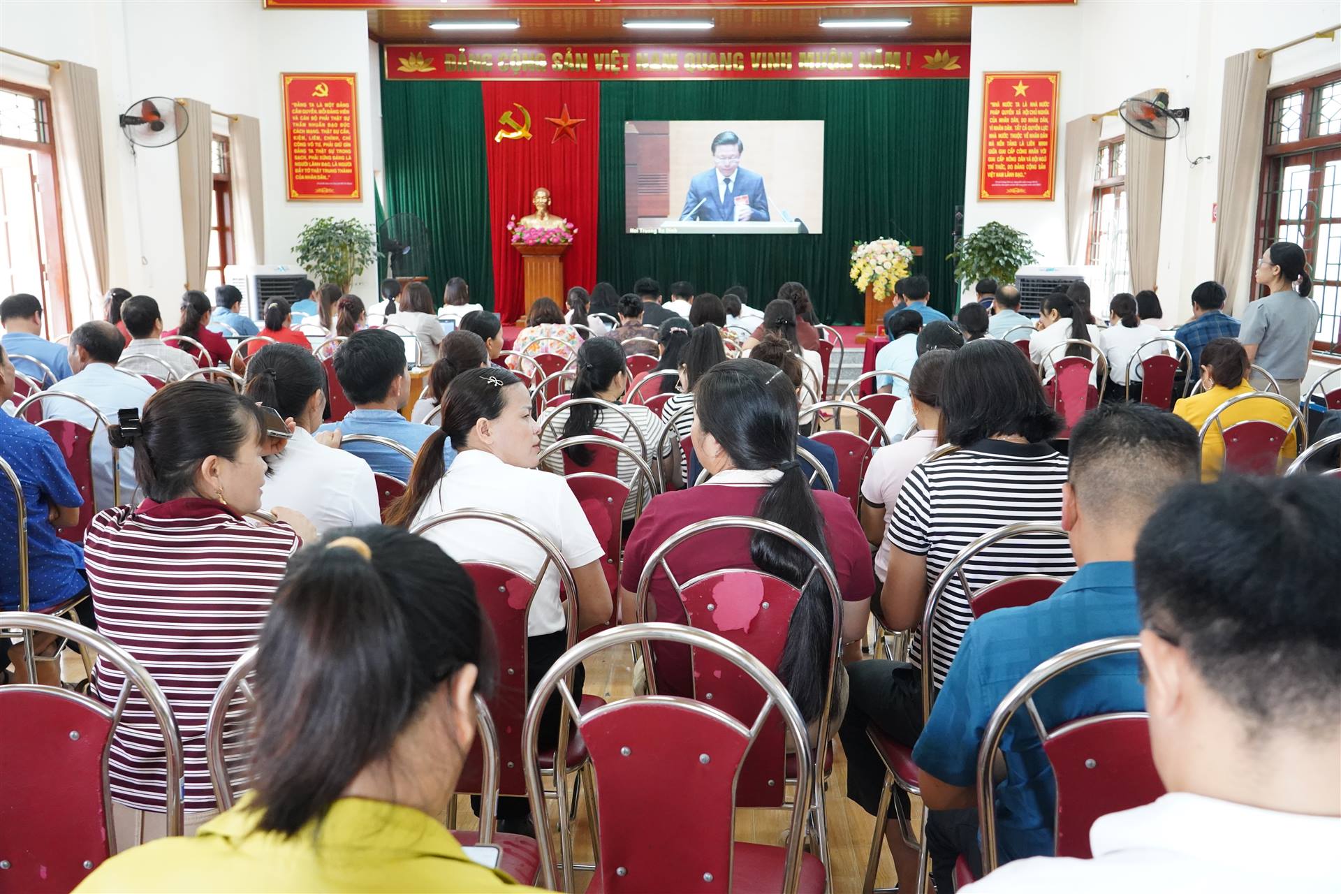 HỘI NGHỊ TOÀN QUỐC NGHIÊN CỨU, HỌC TẬP, QUÁN TRIỆT VÀ TRIỂN KHAI THỰC HIỆN NGHỊ QUYẾT HỘI NGHỊ LẦN THỨ BA BAN CHẤP HÀNH TRUNG ƯƠNG ĐẢNG KHÓA XIV