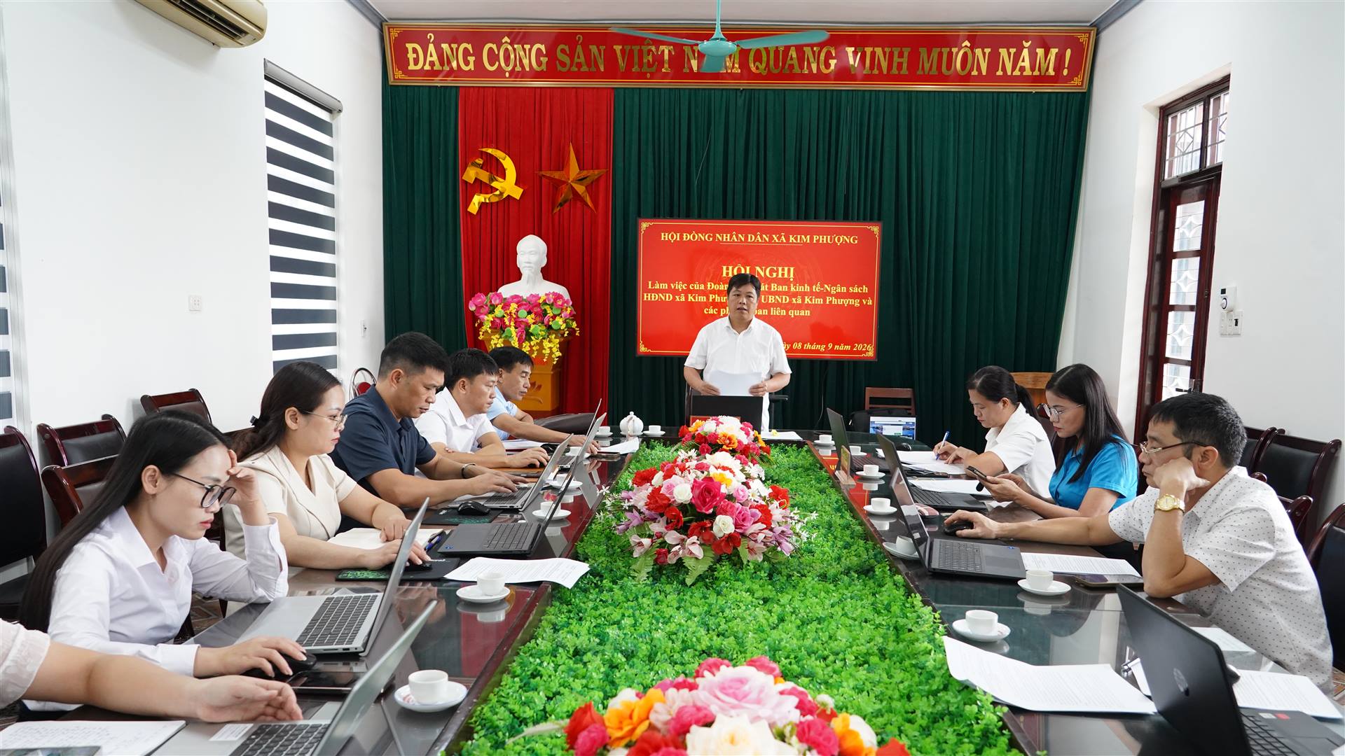 ĐOÀN GIÁM SÁT BAN KINH TẾ - NGÂN SÁCH HĐND XÃ GIÁM SÁT CÔNG TÁC QUẢN LÝ NHÀ VĂN HÓA XÓM DÔI DƯ
