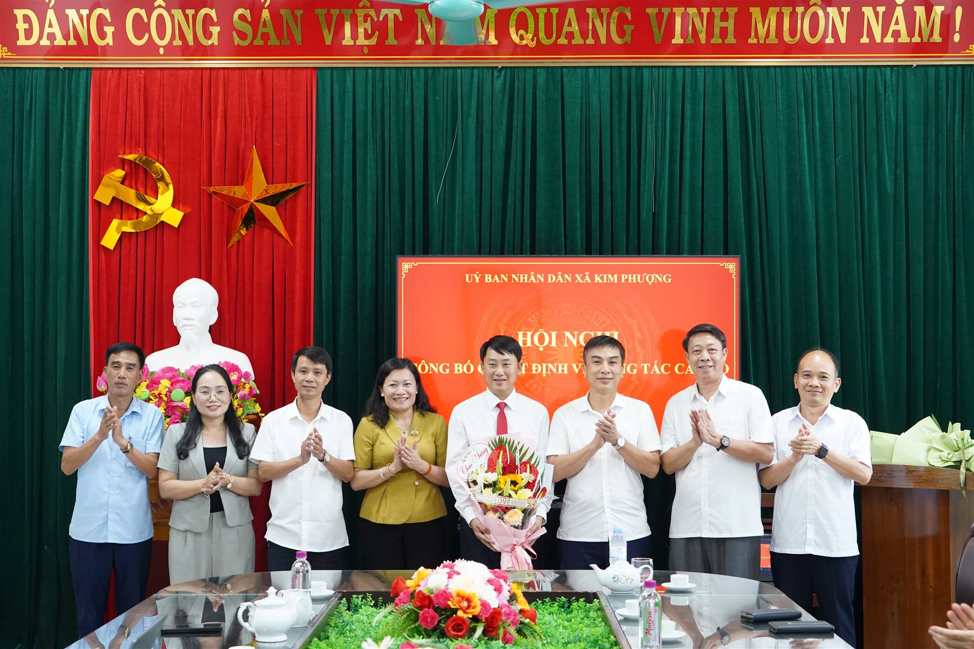 CÔNG BỐ QUYẾT ĐỊNH BỔ NHIỆM CHỨC DANH CHÁNH VĂN PHÒNG HĐND VÀ UBND XÃ KIM PHƯỢNG