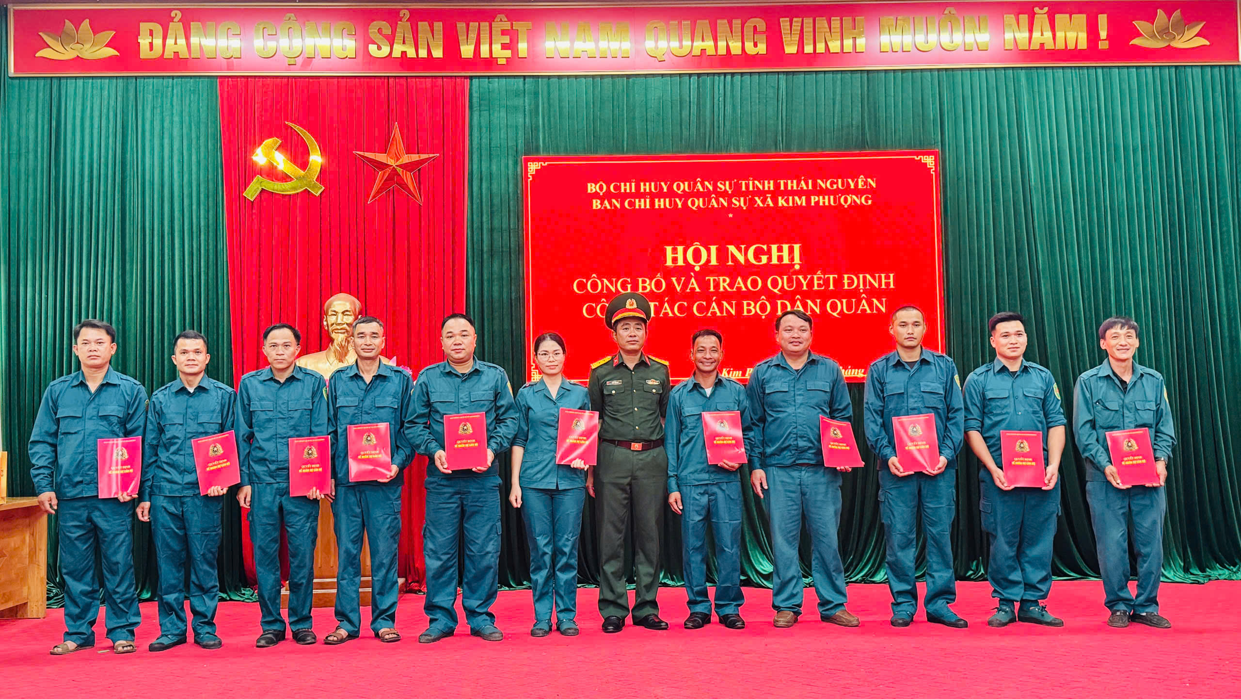 XÃ KIM PHƯỢNG CÔNG BỐ QUYẾT ĐỊNH MIỄN NHIỆM, BỔ NHIỆM CÁC CHỨC VỤ DÂN QUÂN