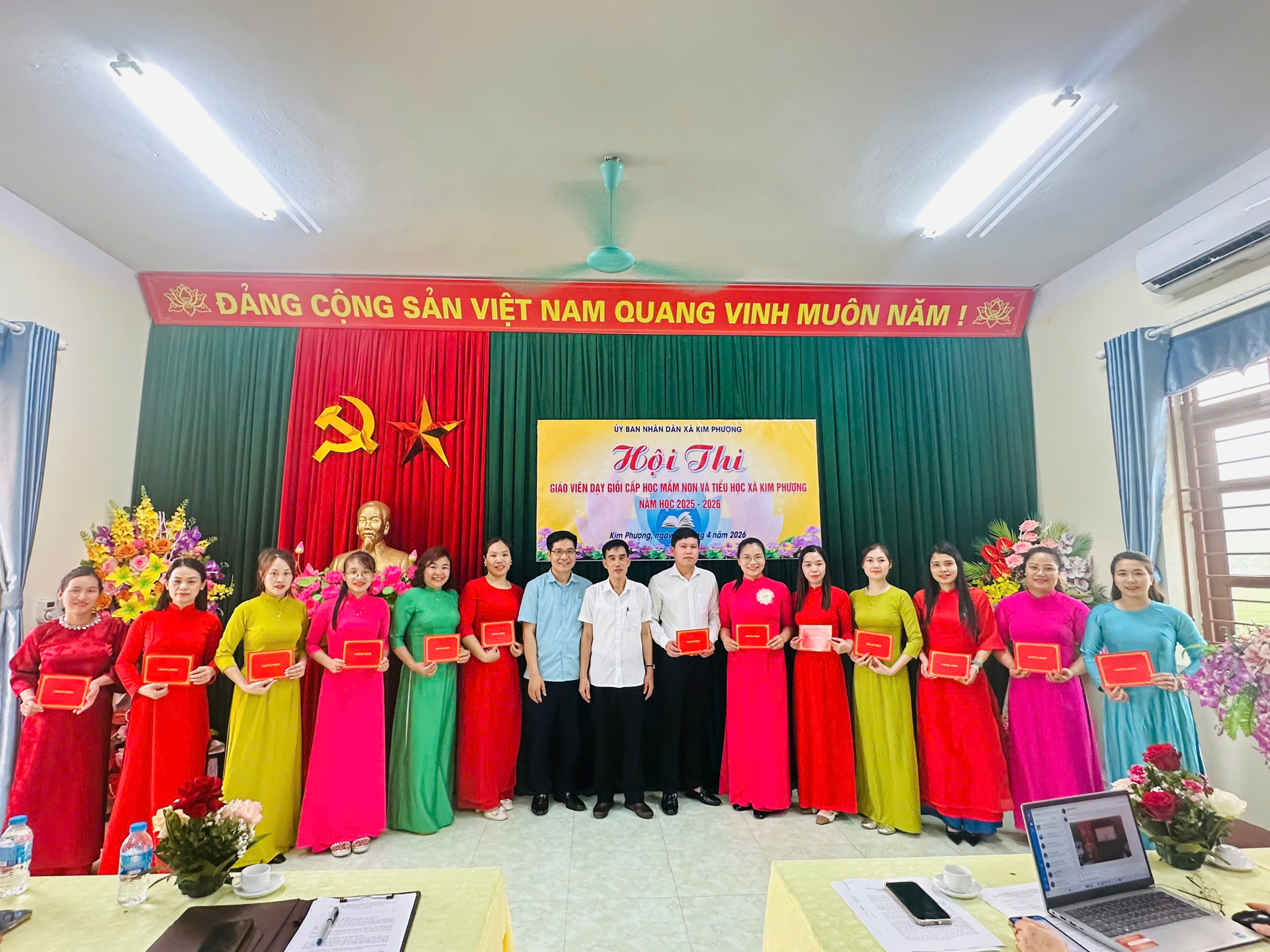 Anh-tin-bai