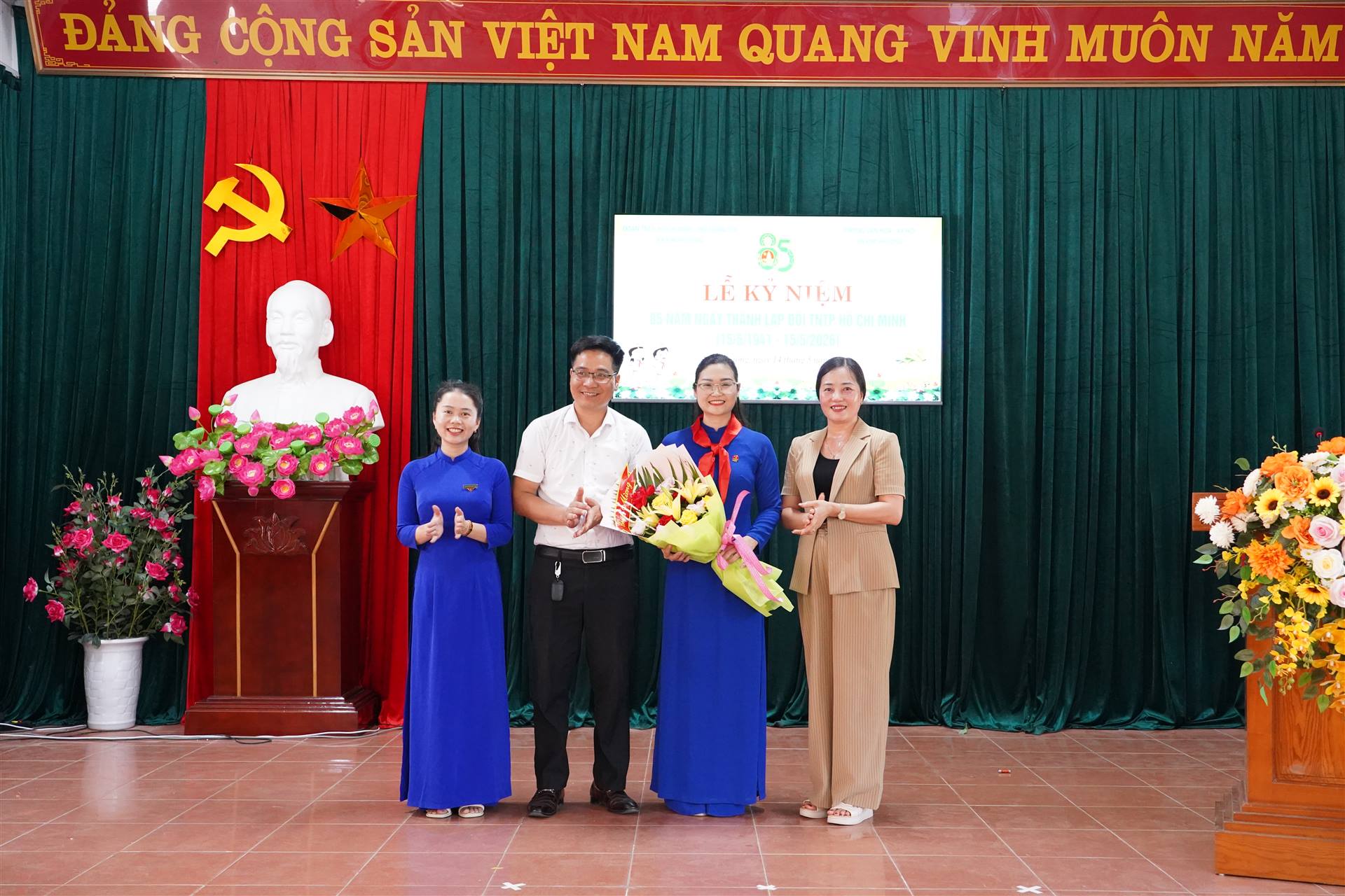 Anh-tin-bai