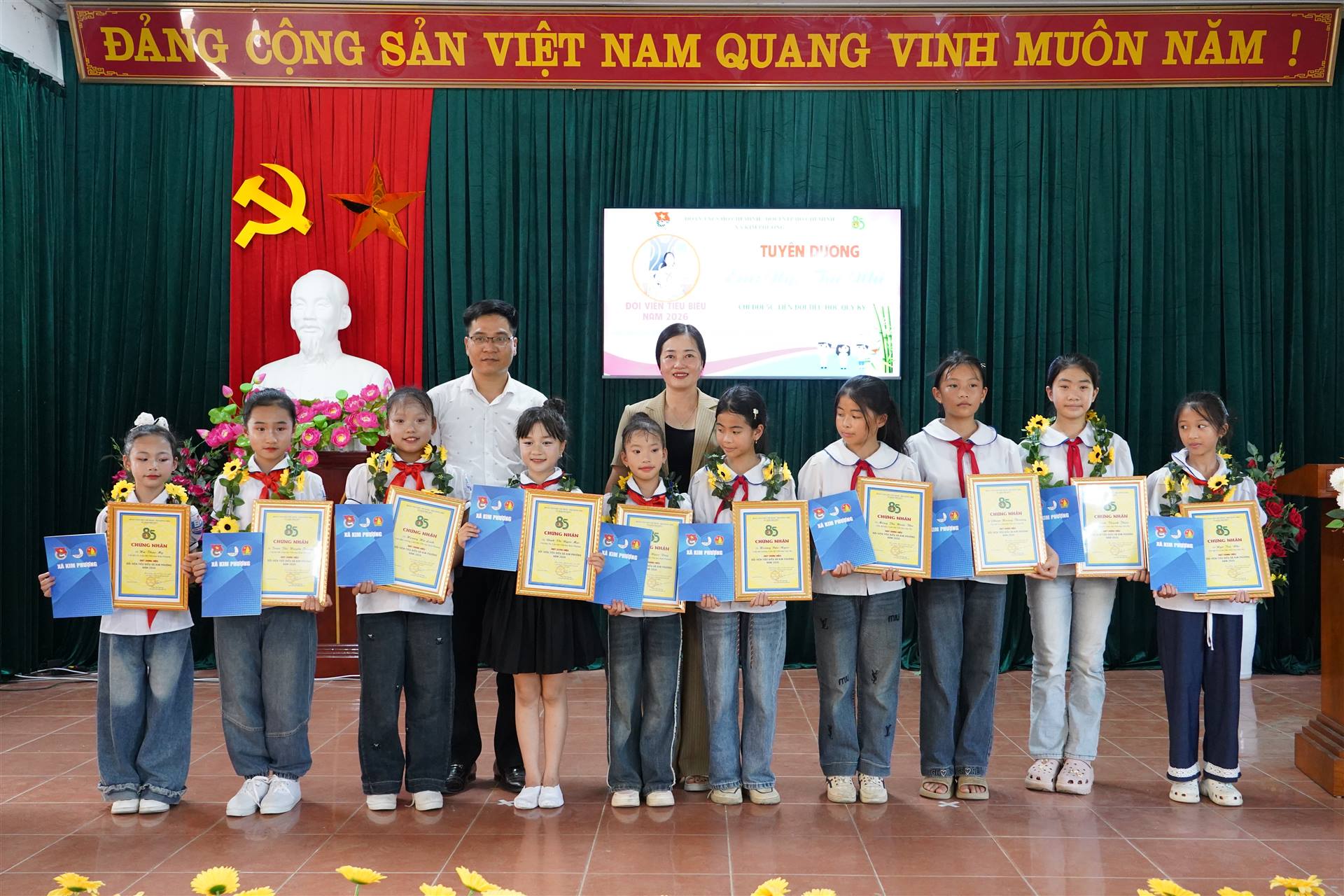 Anh-tin-bai