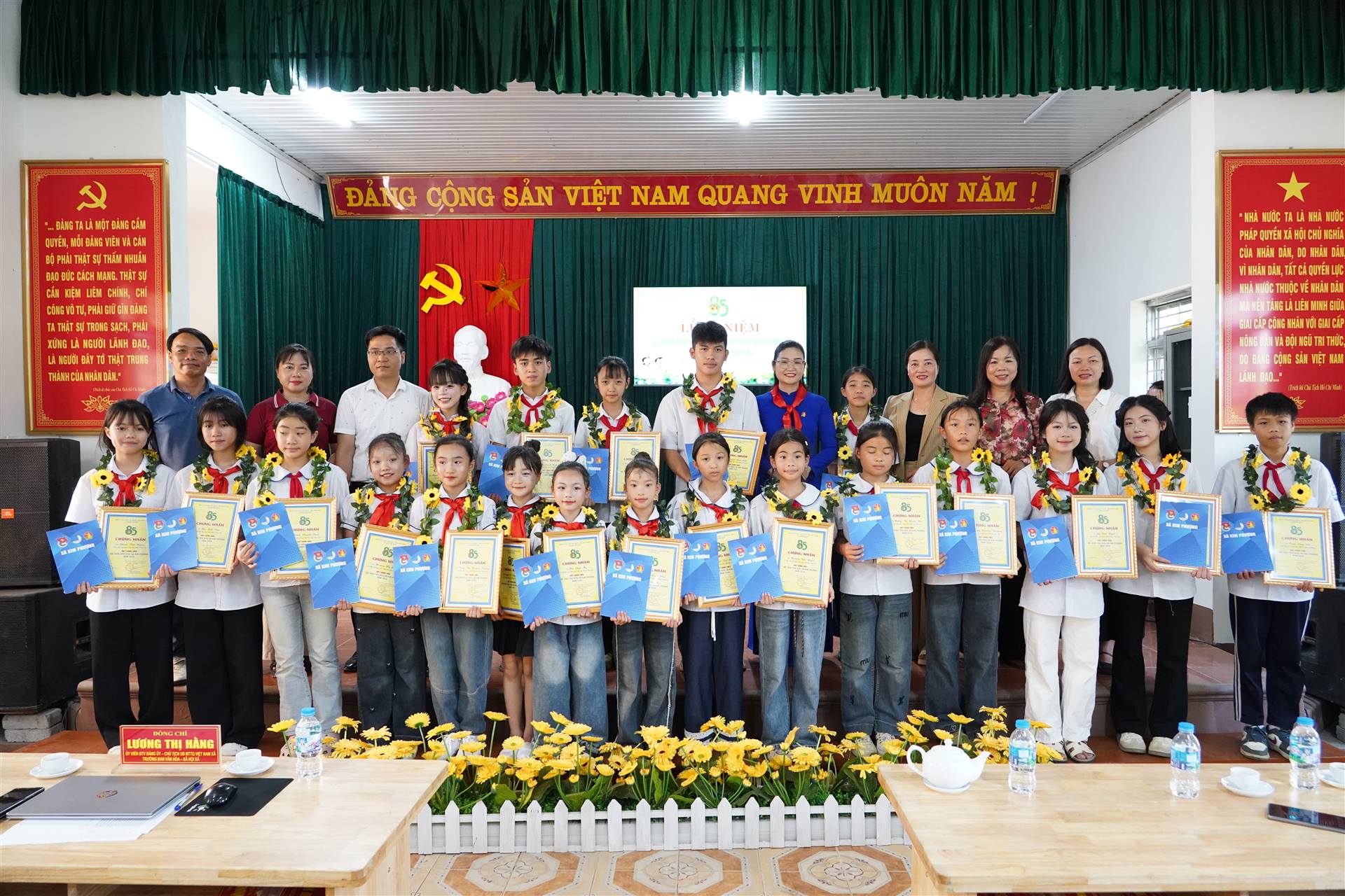 Anh-tin-bai