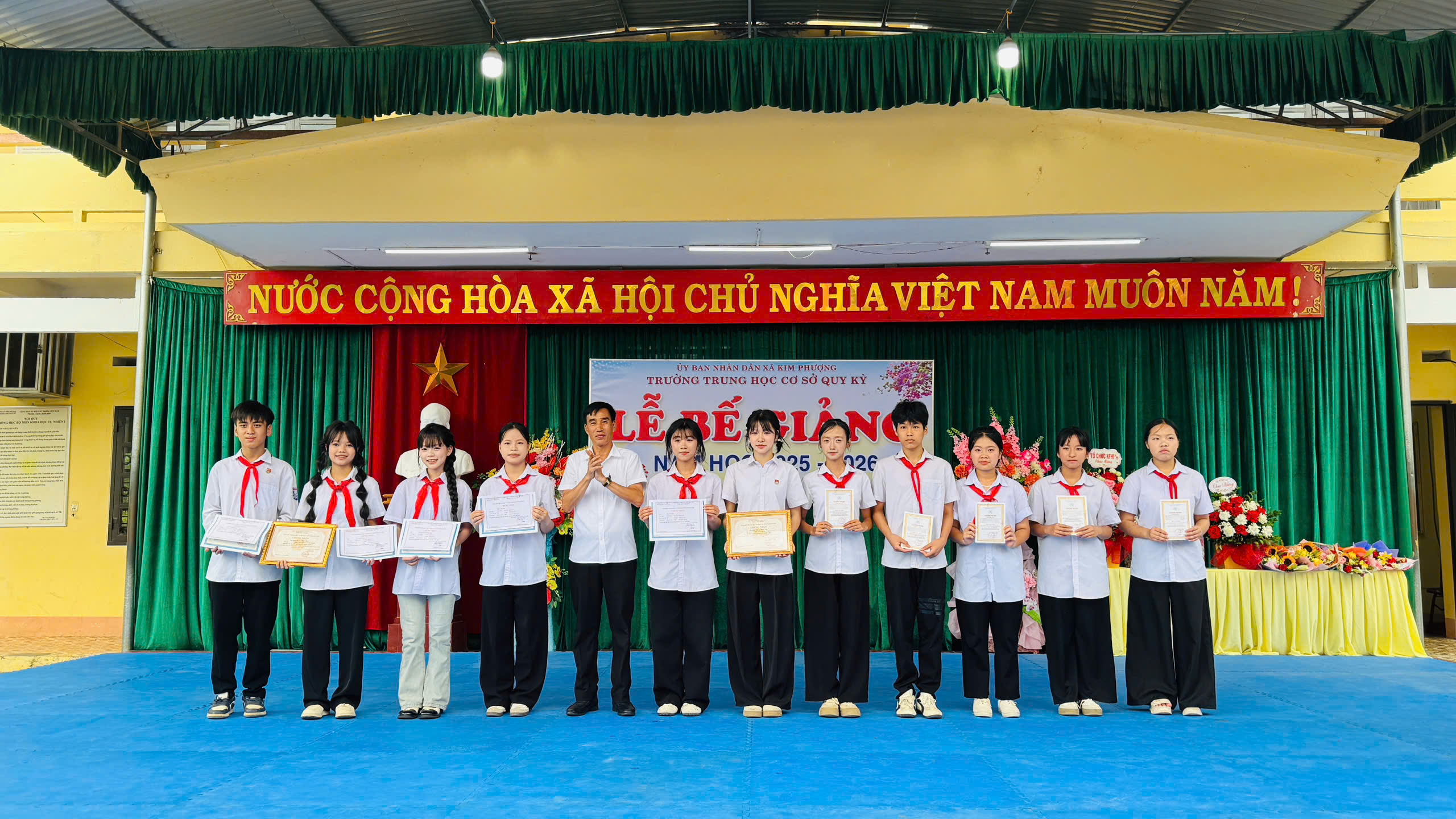 Anh-tin-bai