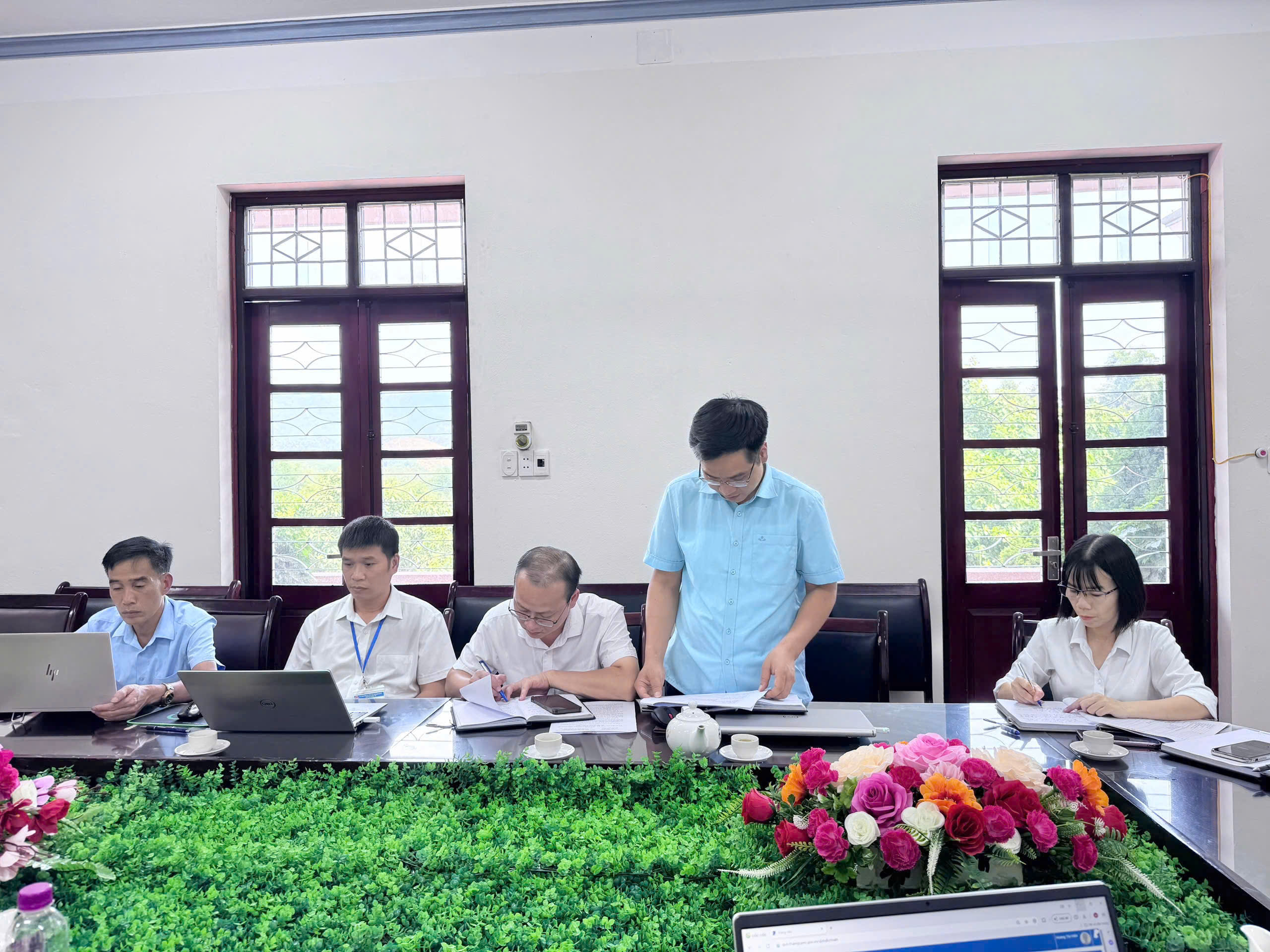 Anh-tin-bai
