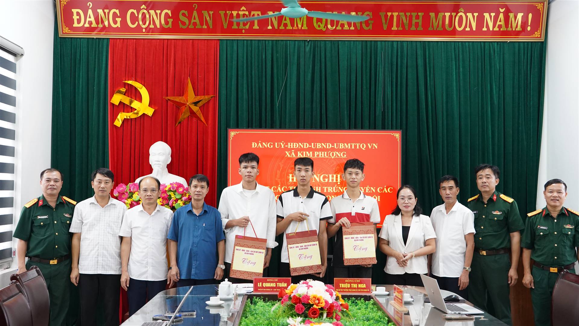 Anh-tin-bai