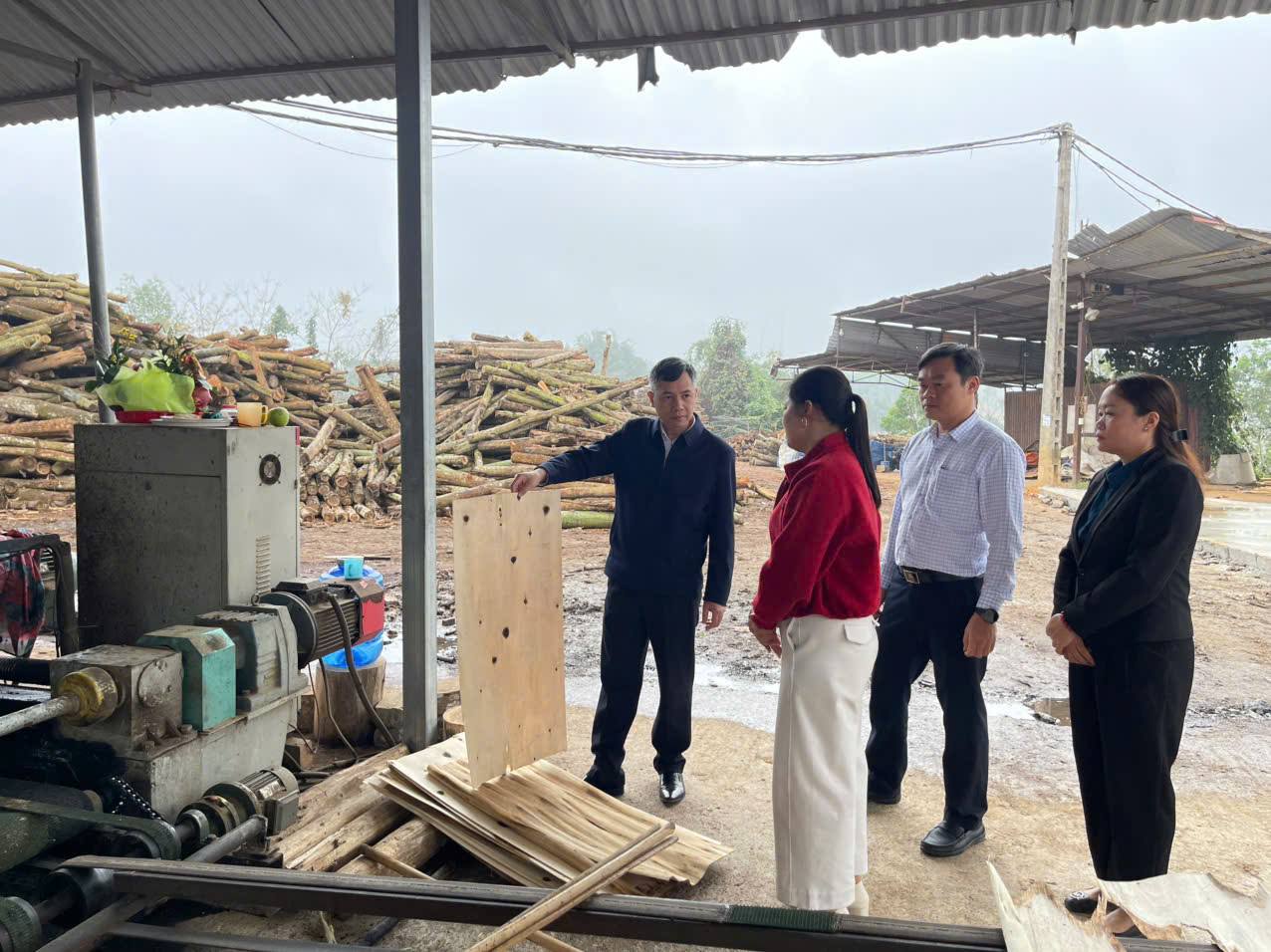 LÃNH ĐẠO XÃ BÌNH THÀNH THĂM HỎI, ĐỘNG VIÊN SẢN XUẤT CHẾ BIẾN LÂM SẢN VÀ SẢN XUẤT VỤ XUÂN 2026