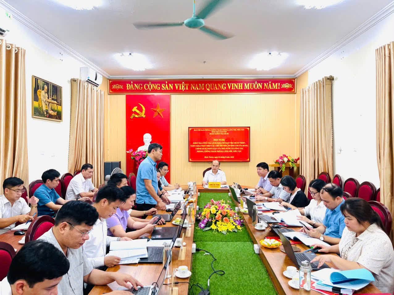 ĐOÀN KIỂM TRA SỐ 55 CỦA BAN CHỈ ĐẠO PHÒNG, CHỐNG THAM NHŨNG, LÃNG PHÍ, TIÊU CỰC TỈNH KIỂM TRA CÔNG TÁC LÃNH ĐẠO, CHỈ ĐẠO VIỆC QUÁN TRIỆT, TRIỂN KHAI THỰC HIỆN CÁC CHỦ TRƯƠNG, ĐƯỜNG LỐI CỦA ĐẢNG, CHÍNH SÁCH, PHÁP LUẬT CỦA NHÀ NƯỚC VỀ CÔNG TÁC PHÒNG, CHỐNG THAM NHŨNG, LÃNG PHÍ, TIÊU CỰC ĐỐI VỚI BAN THƯỜNG VỤ ĐẢNG ỦY XÃ BÌNH THÀNH