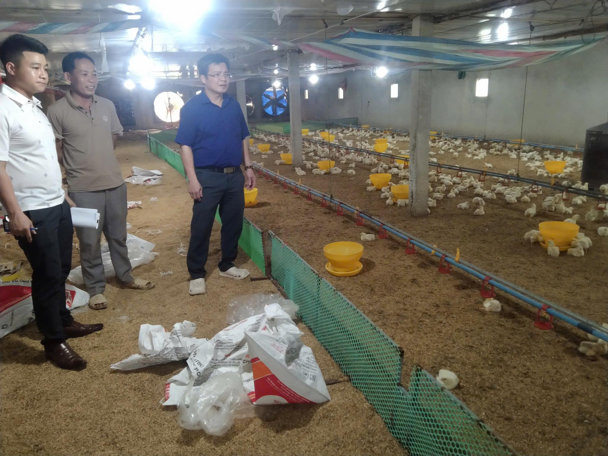 TĂNG CƯỜNG KIỂM TRA, HƯỚNG DẪN PHÒNG, CHỐNG DỊCH BỆNH ĐỘNG VẬT TRÊN ĐỊA BÀN XÃ BÌNH THÀNH