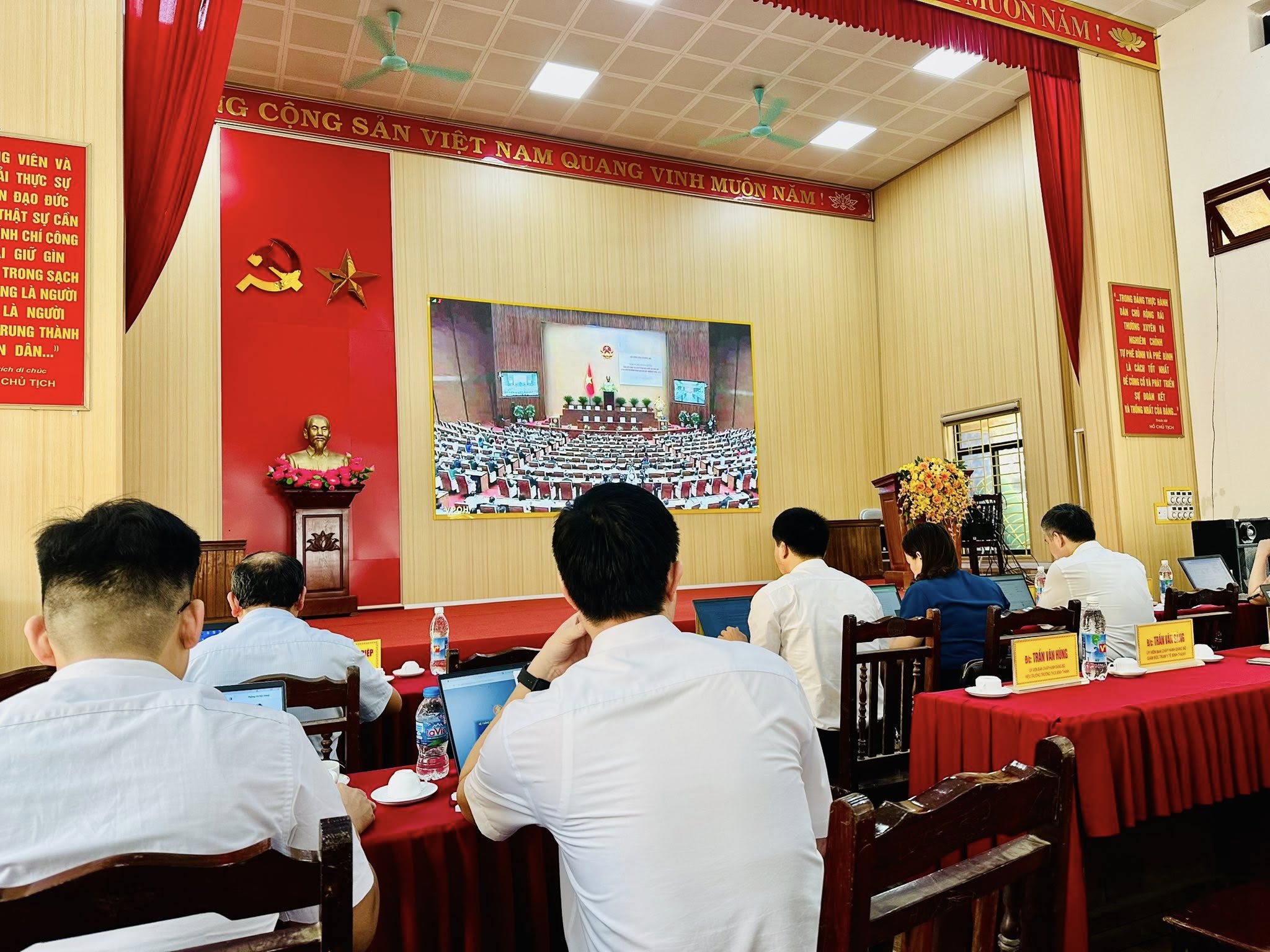 Anh-tin-bai
