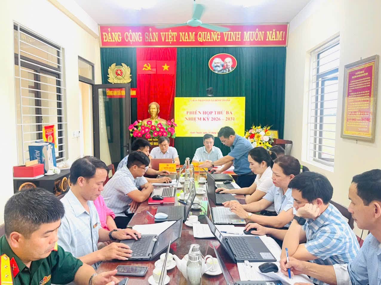 Anh-tin-bai