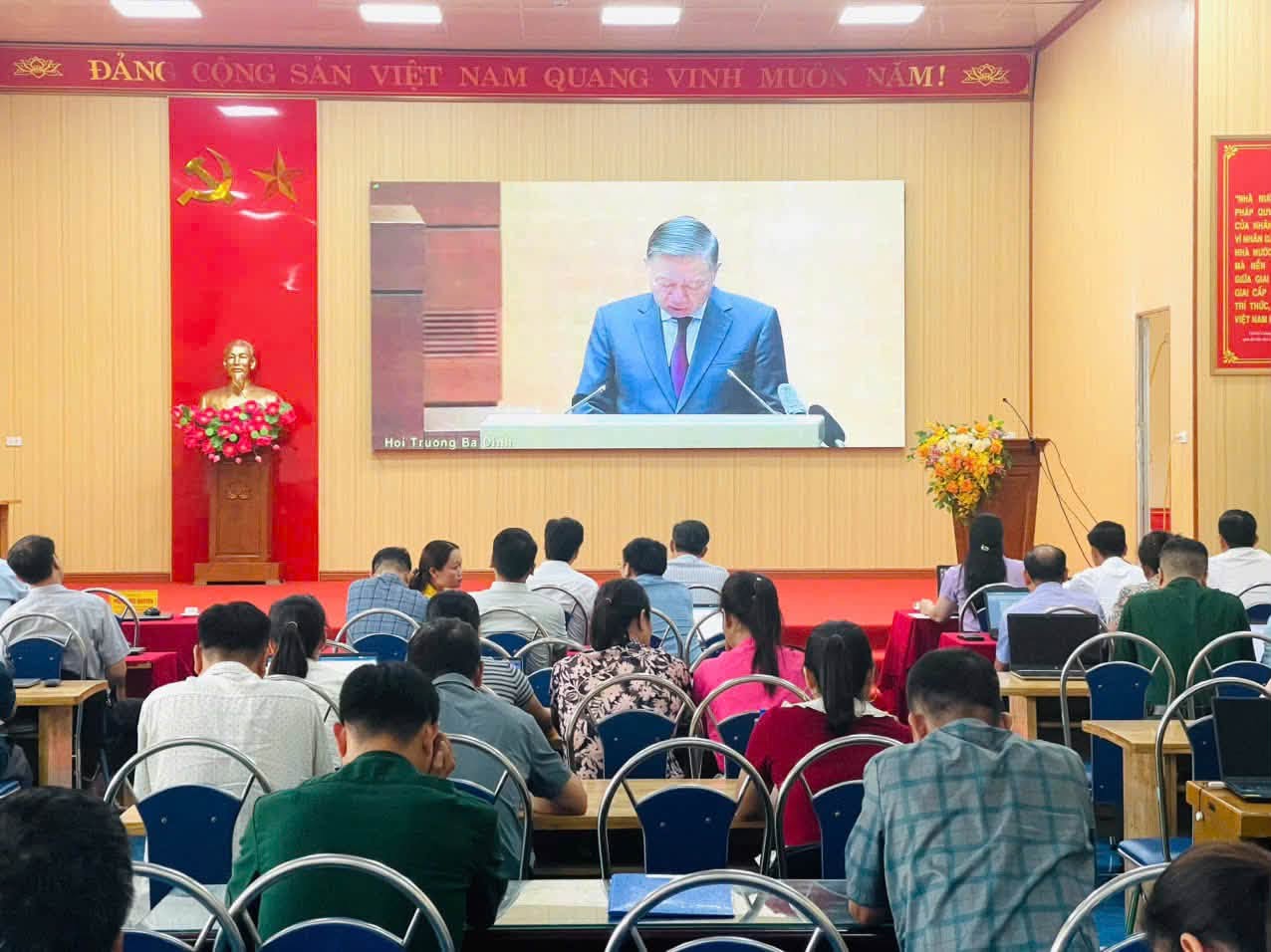 Anh-tin-bai