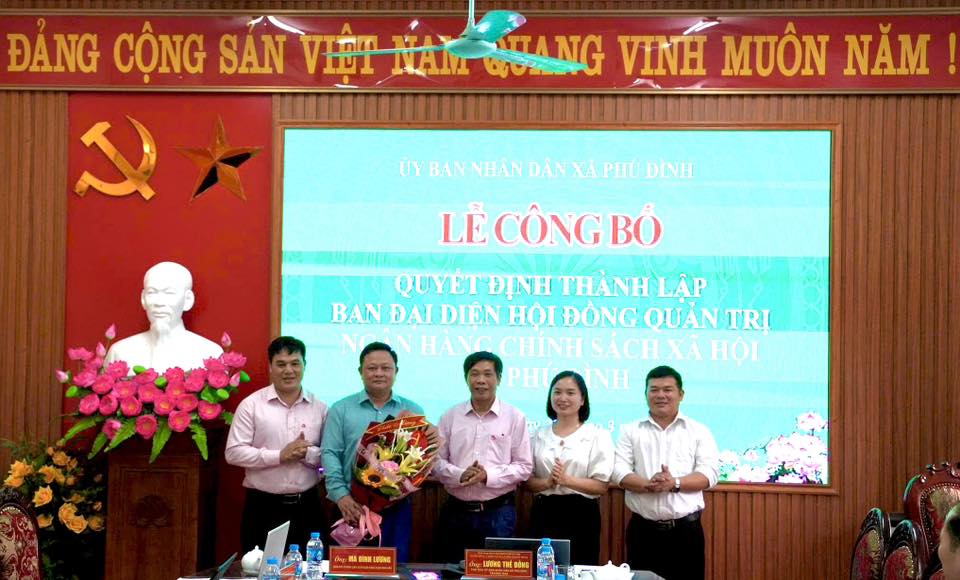 PHIÊN HỌP THỨ NHẤT BAN ĐẠI DIỆN HĐQT NHCSXH XÃ PHÚ ĐÌNH