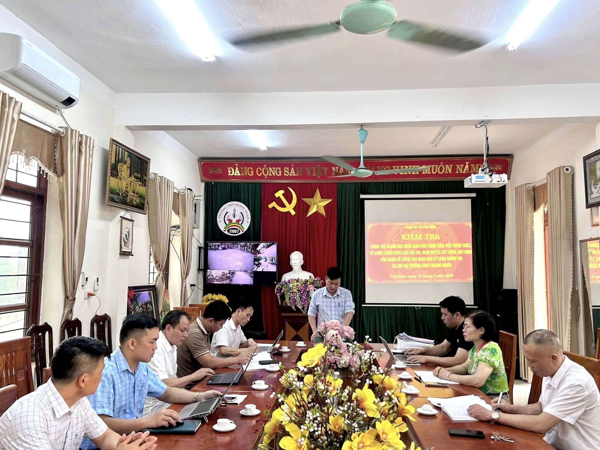 ĐẢNG ỦY XÃ PHÚ ĐÌNH TỔ CHỨC KIỂM TRA CÔNG TÁC GIẢNG DẠY MÔN ĐẠO ĐỨC, GIÁO DỤC CÔNG DÂN VÀ GIÁO DỤC LÝ LUẬN CHÍNH TRỊ