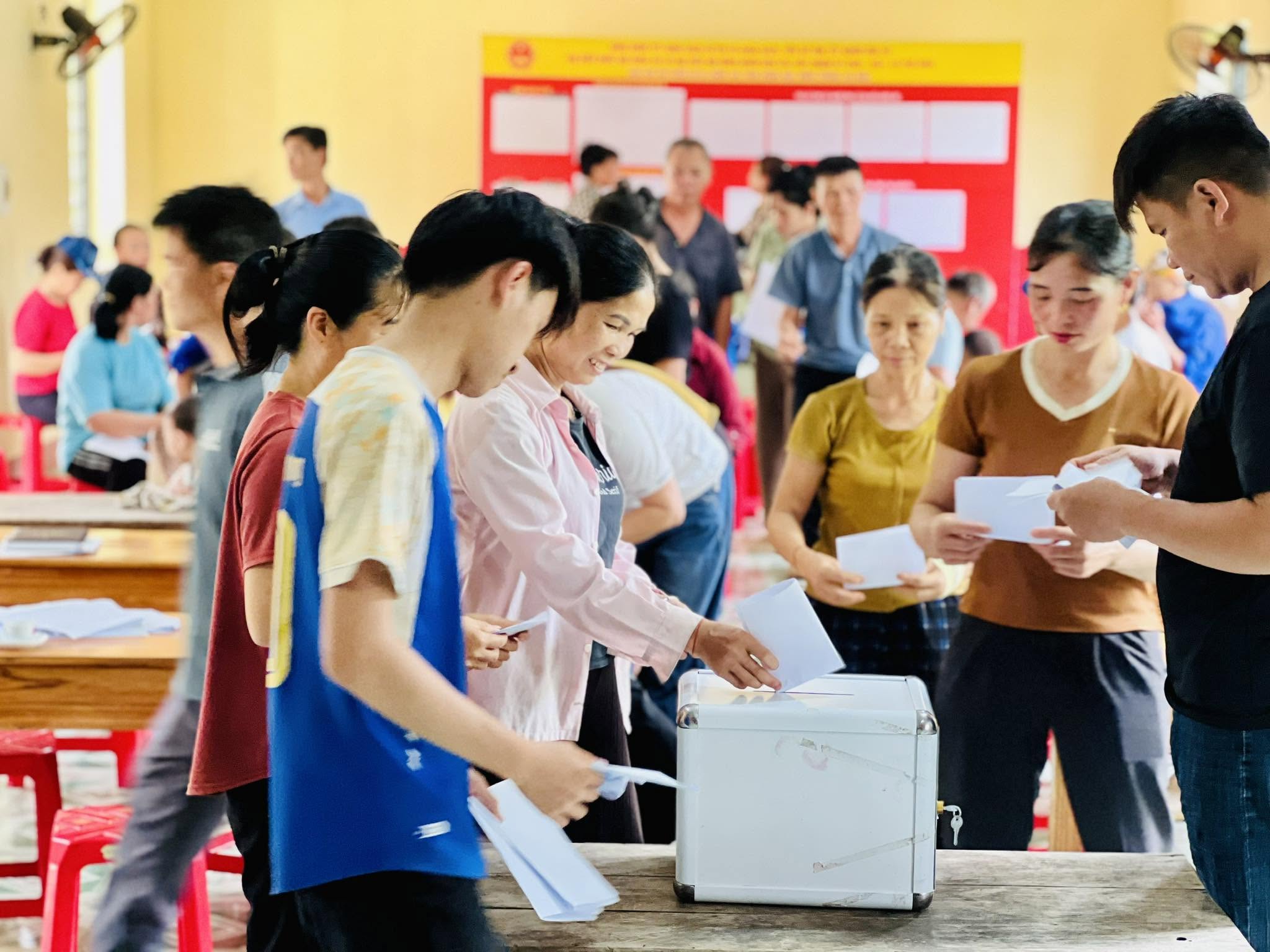 Ngày 13/6/2026 - 05 xóm triển khai việc lấy ý kiến cử tri về dự thảo Đề án sắp xếp, sáp nhập xóm trên địa bàn xã Phú Đình! 