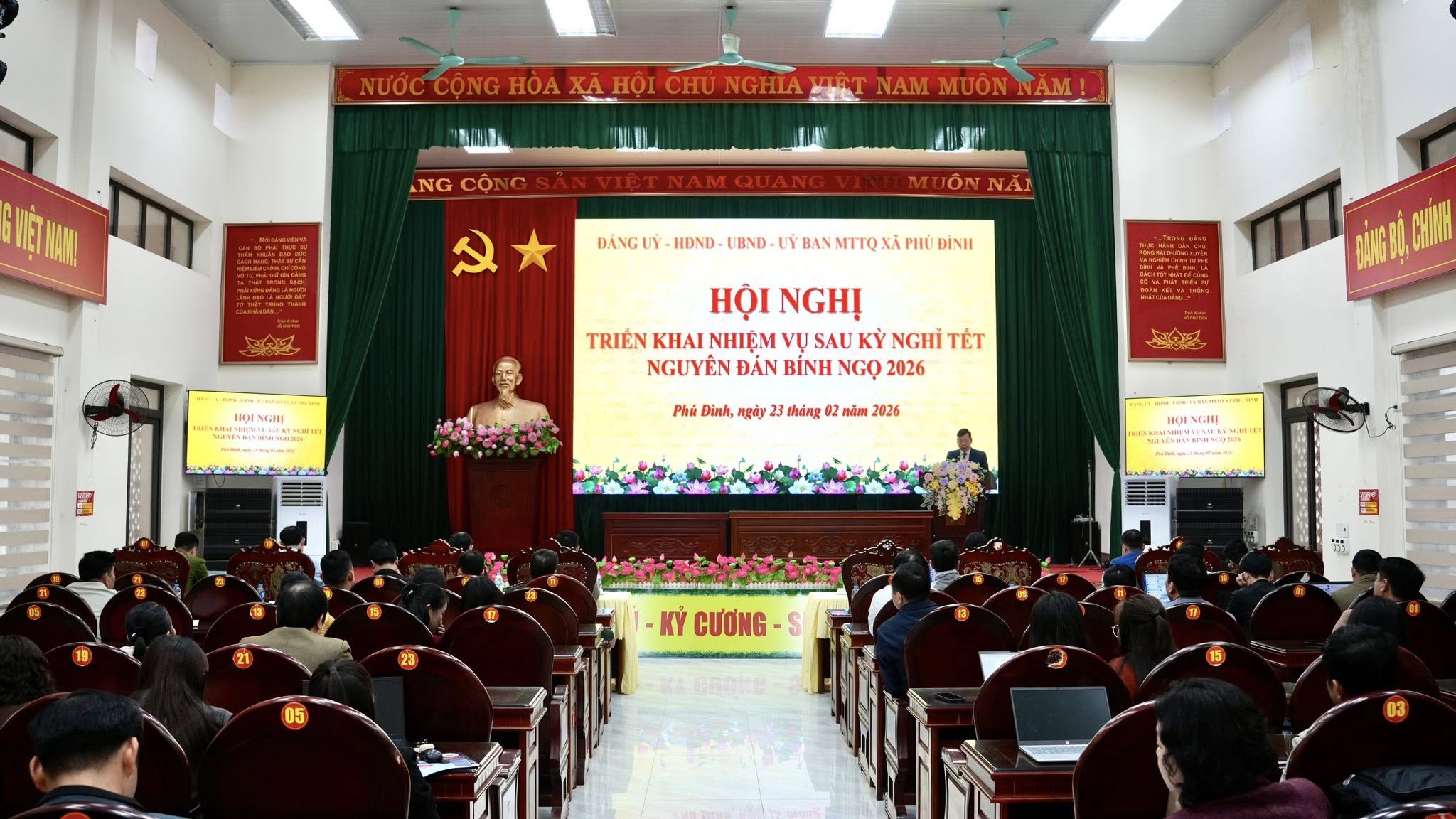 Anh-tin-bai