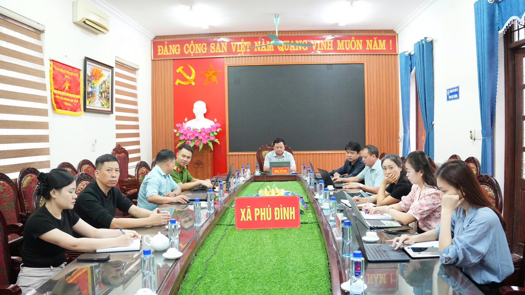 Anh-tin-bai