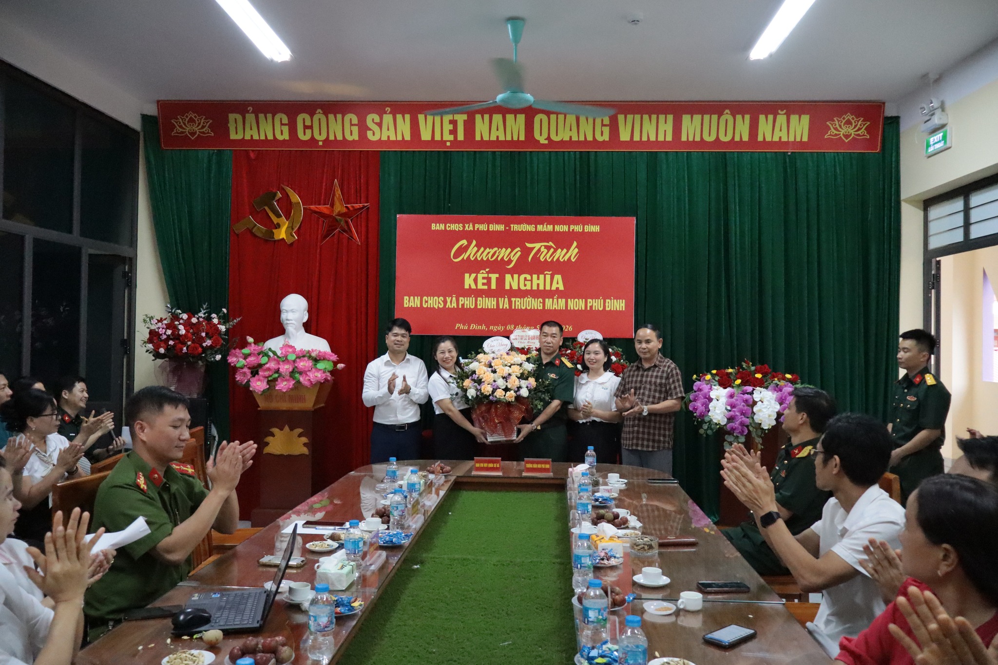 Anh-tin-bai
