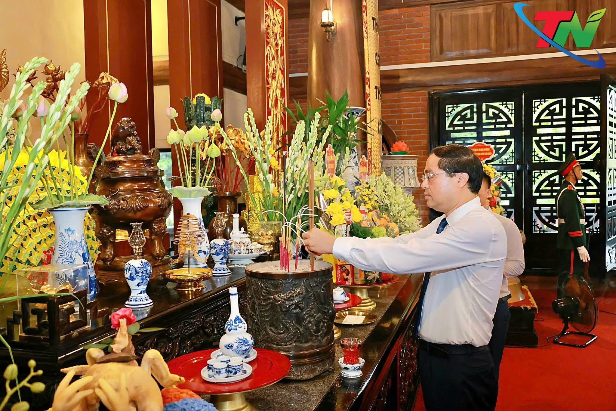 Anh-tin-bai