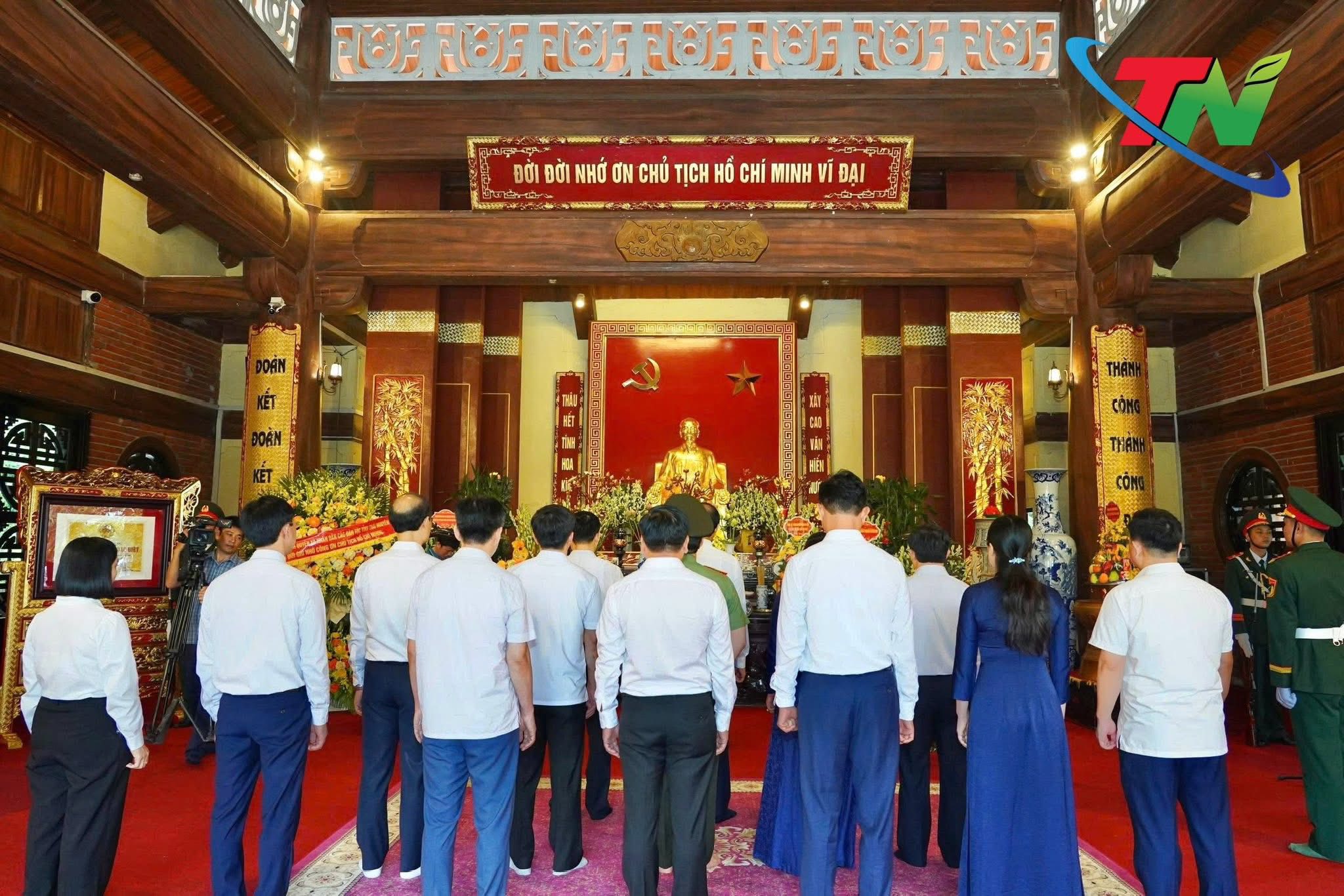Anh-tin-bai