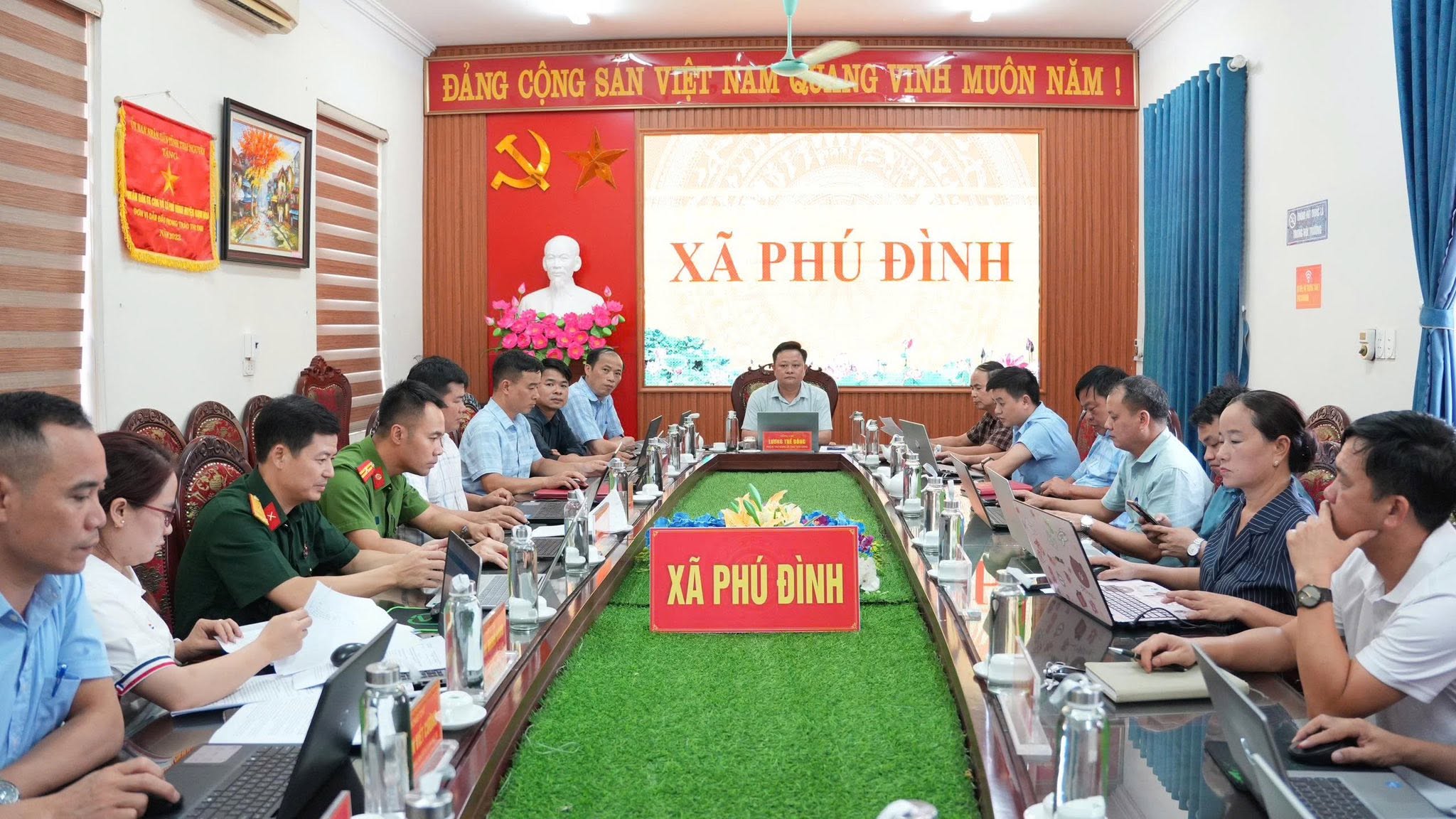 Anh-tin-bai