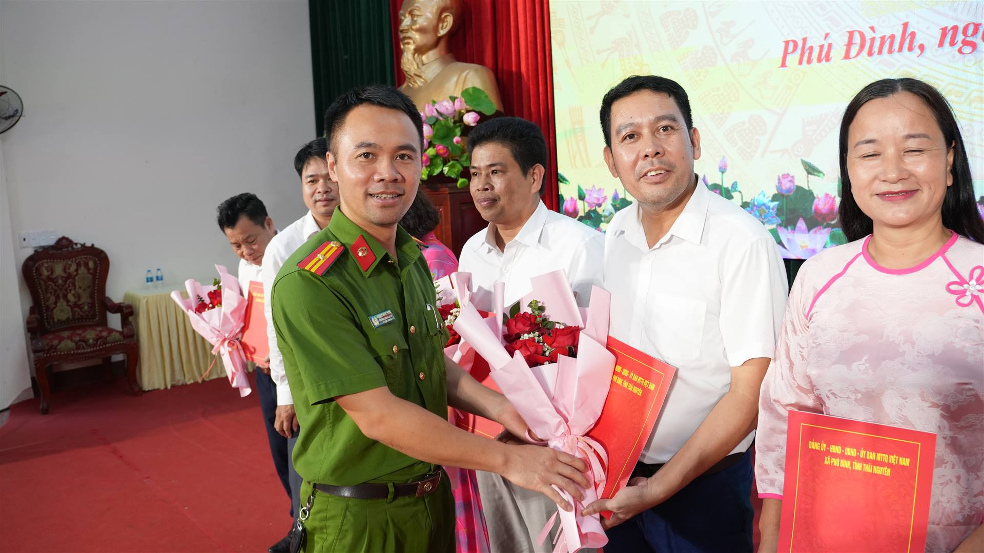 Anh-tin-bai