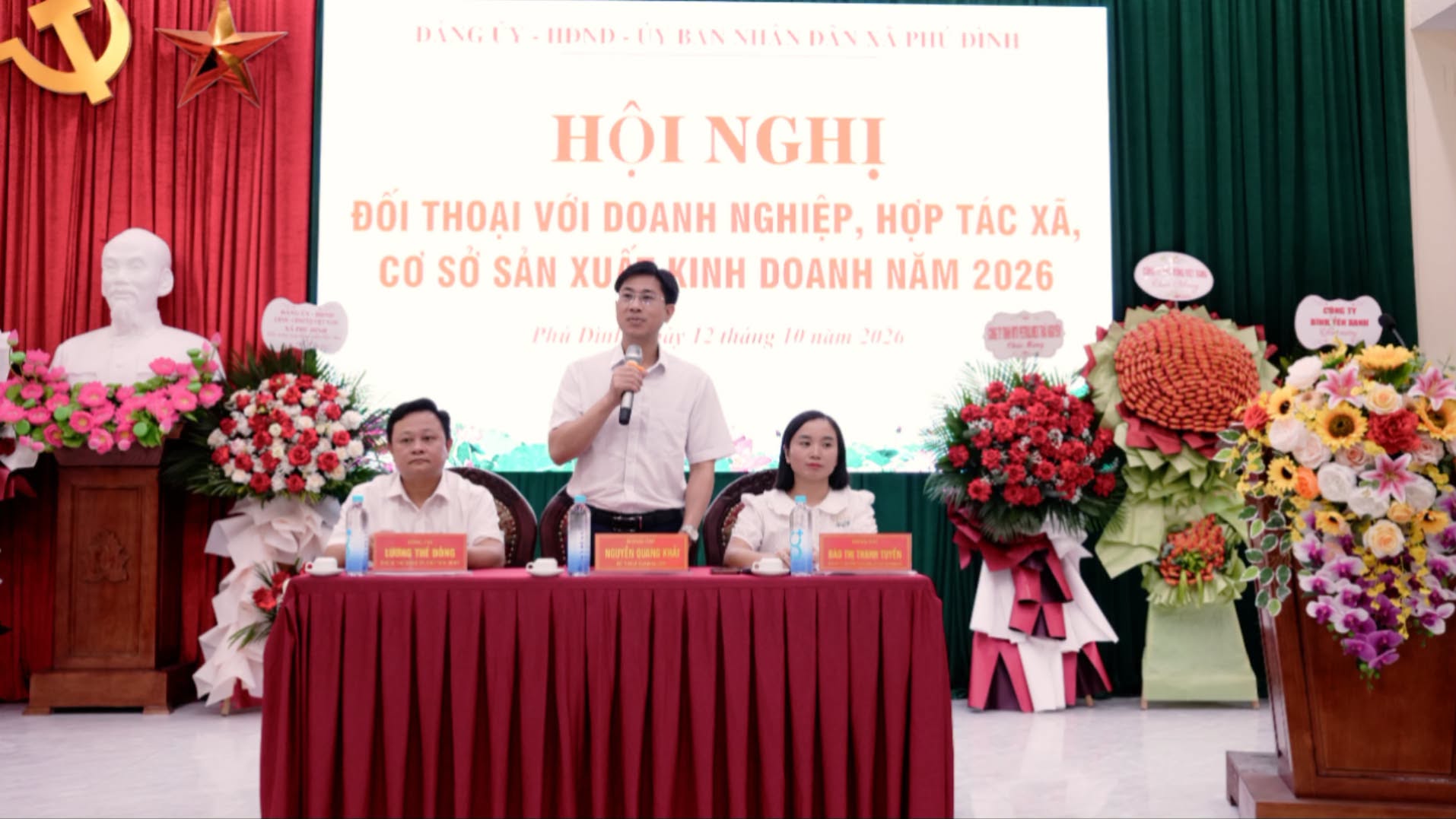 ĐẢNG UỶ - HĐND - UBND XÃ PHÚ ĐÌNH TỔ CHỨC HỘI NGHỊ ĐỐI THOẠI VỚI DOANH NGHIỆP VÀ GẶP MẶT KỶ NIỆM NGÀY DOANH NHÂN VIỆT NAM
