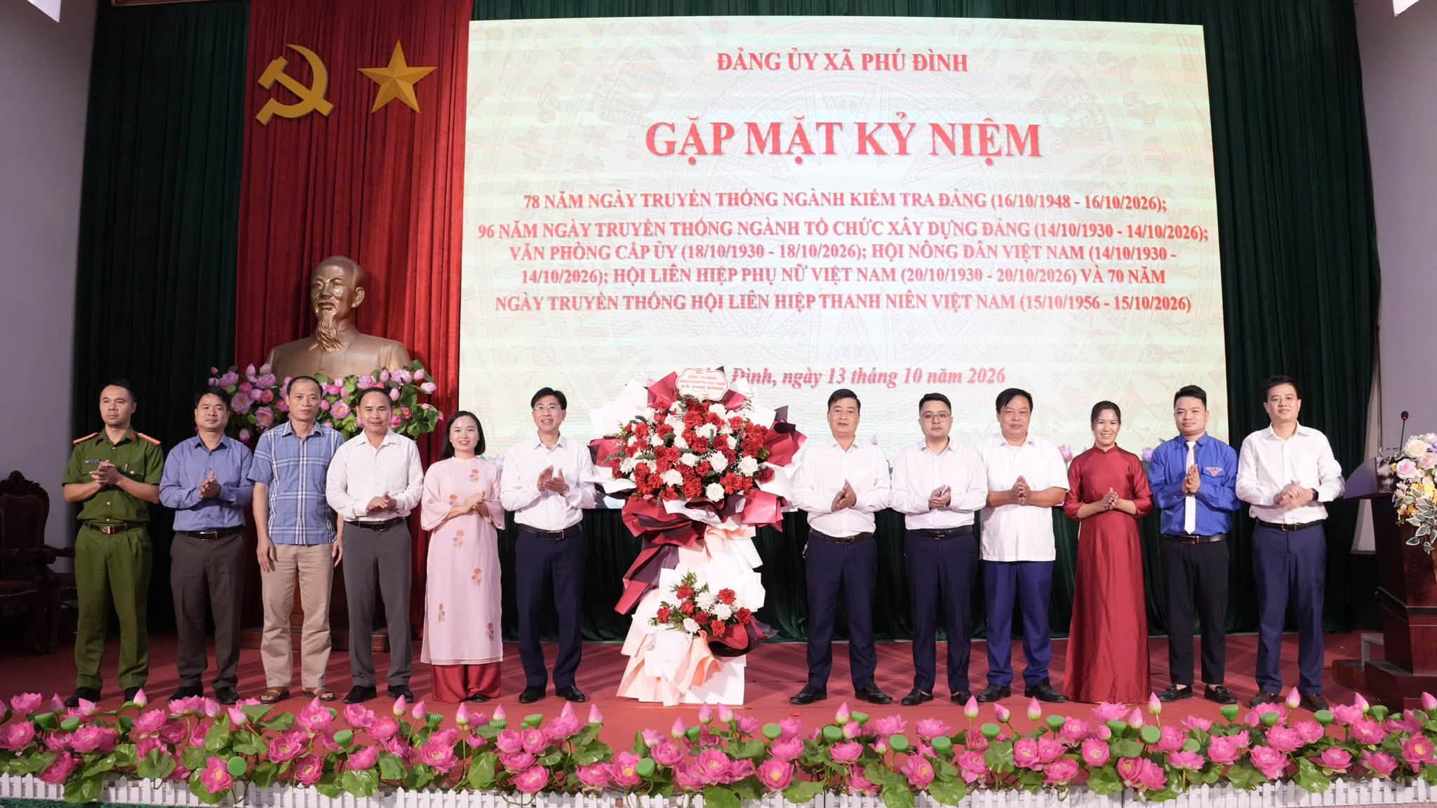 ĐẢNG ỦY XÃ PHÚ ĐÌNH TỔ CHỨC GẶP MẶT KỶ NIỆM NGÀY TRUYỀN THỐNG CÁC CƠ QUAN THAM MƯU, GIÚP VIỆC CẤP ỦY VÀ CÁC TỔ CHỨC CHÍNH TRỊ - XÃ HỘI