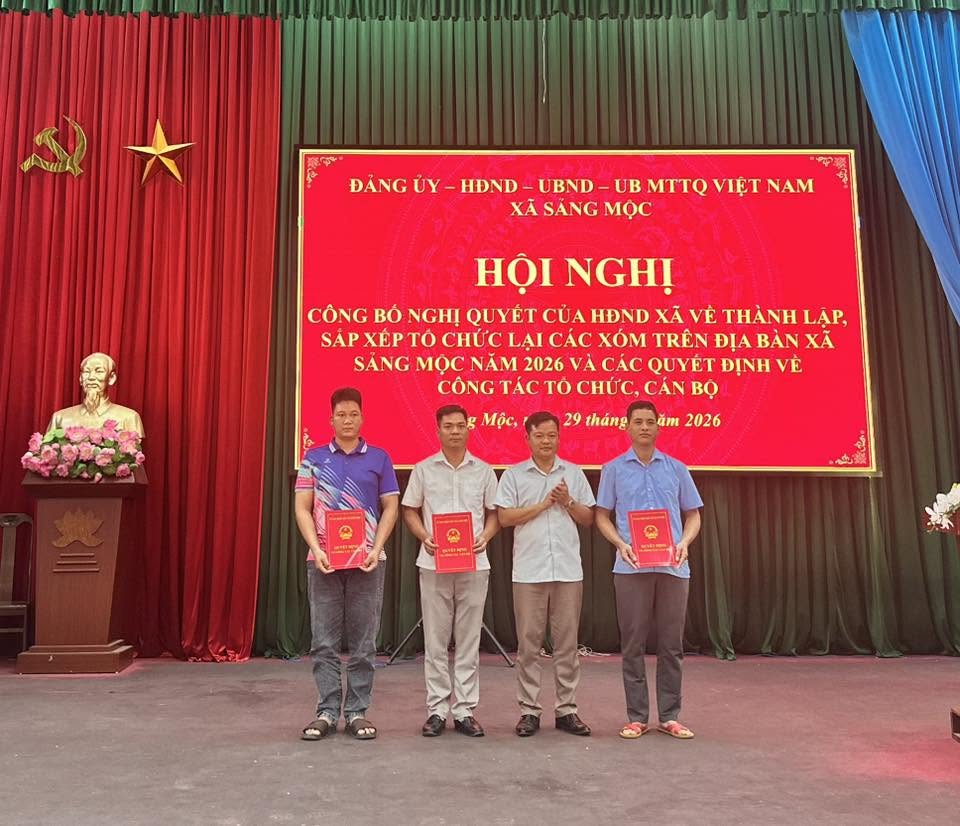 Hội nghị công bố quyết định của HĐND xã về thành lập sắp xếp tổ chức lại các xóm trên địa bàn xã Sảng Mộc năm 2026 và các quyết định về công tác tổ chức, cán bộ. 