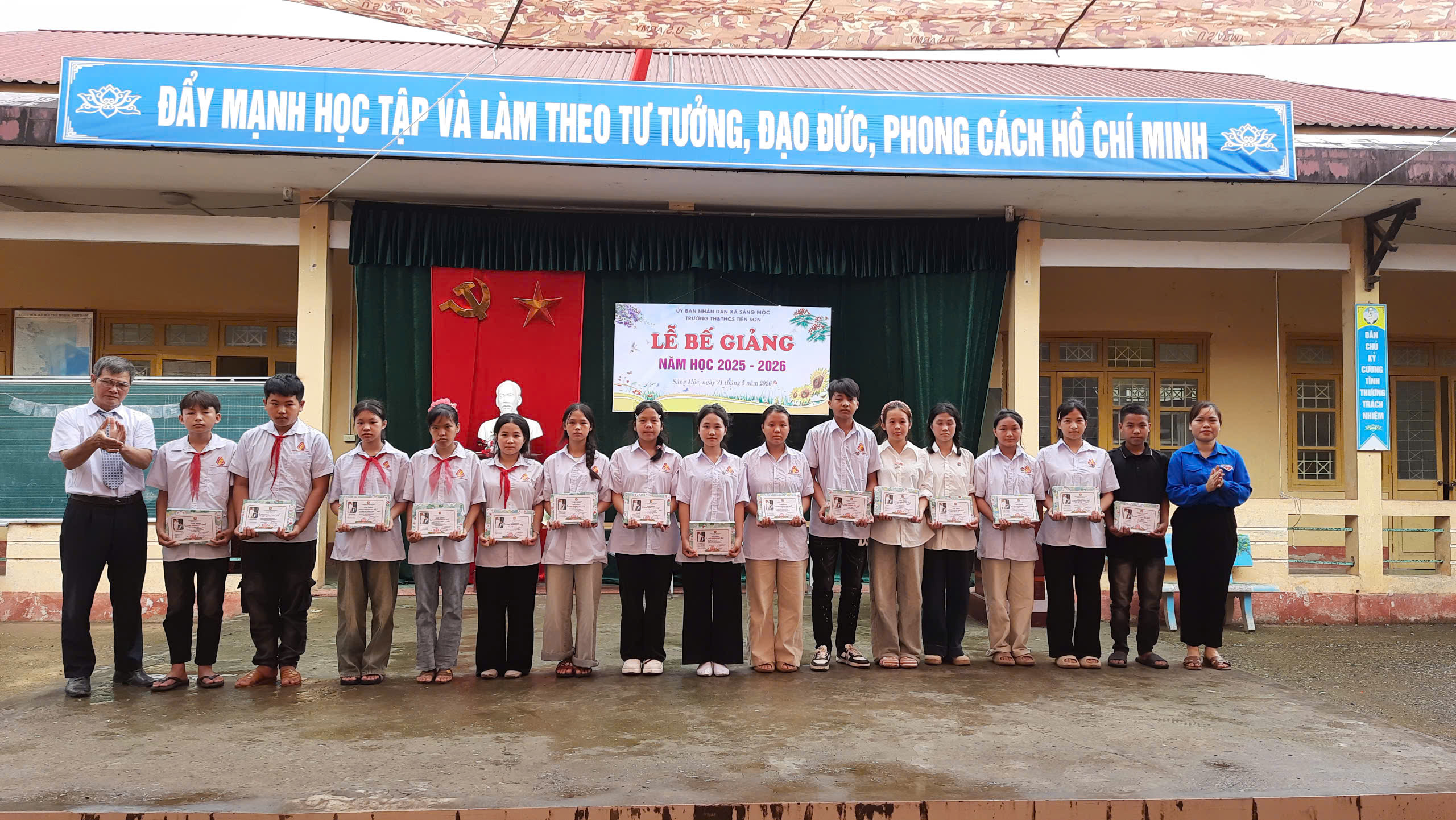 Anh-tin-bai